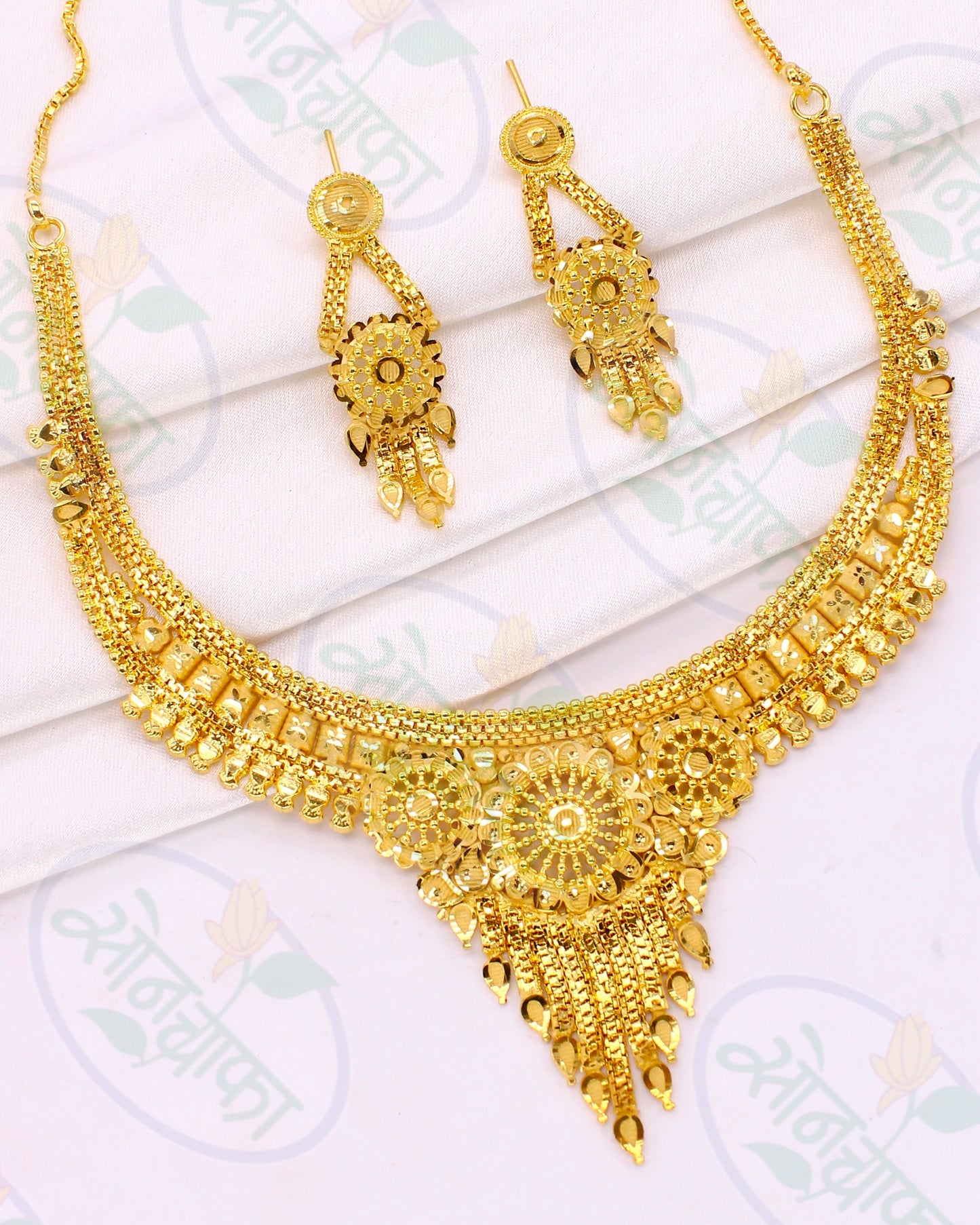 BEAUTIFUL FLORET NECKLACE