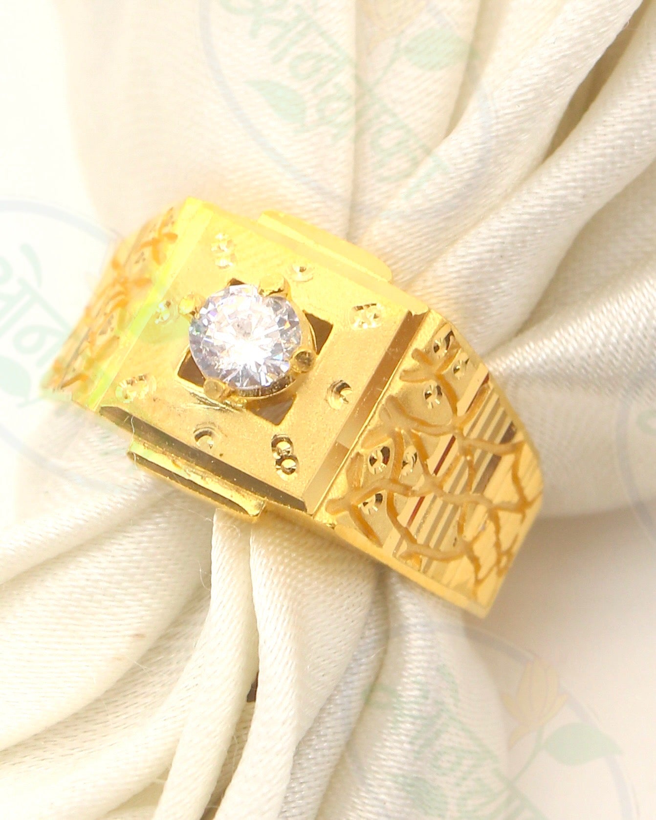 WHITE STONE DESIGNER RING