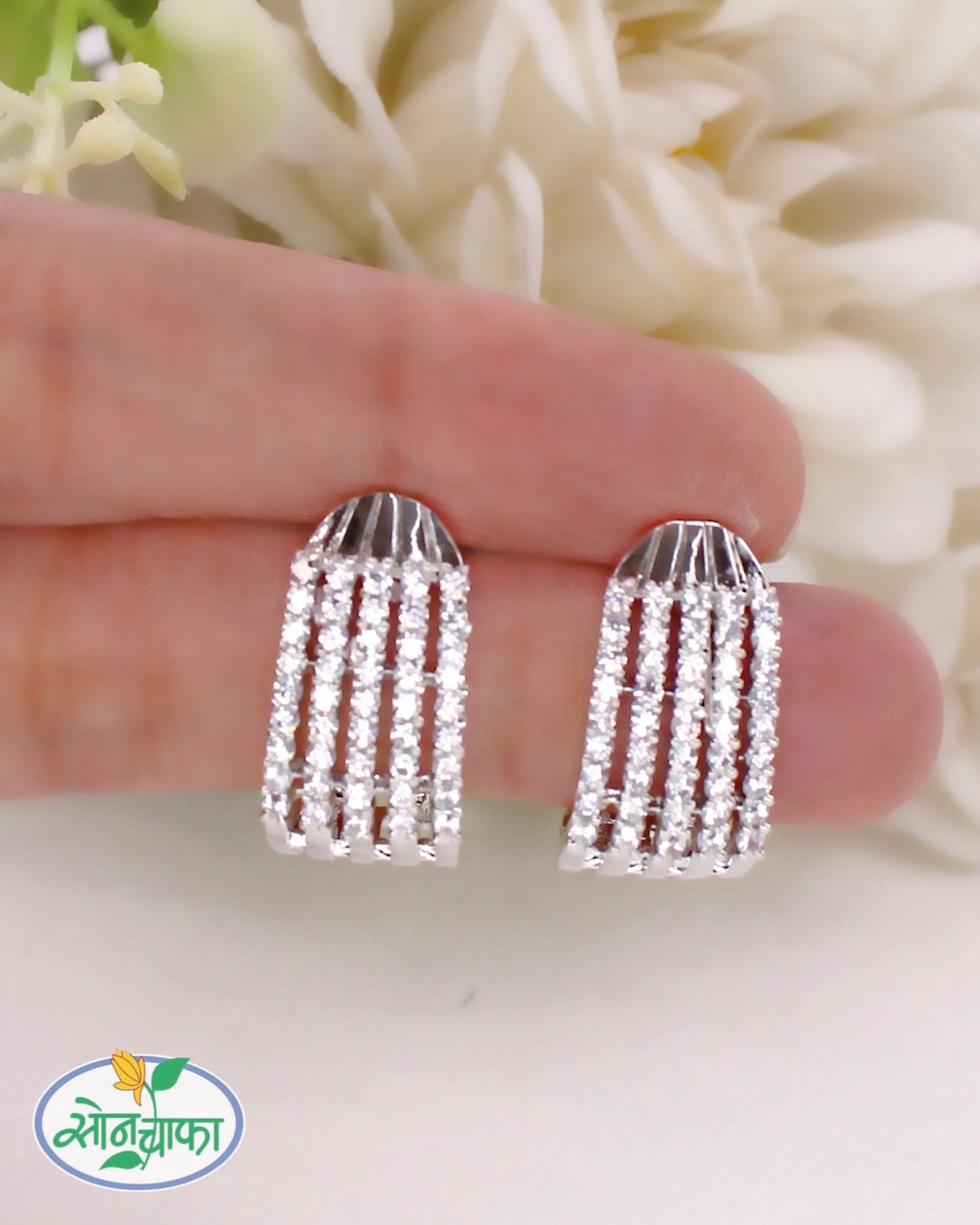 EXCLUSIVE DIA STUDS