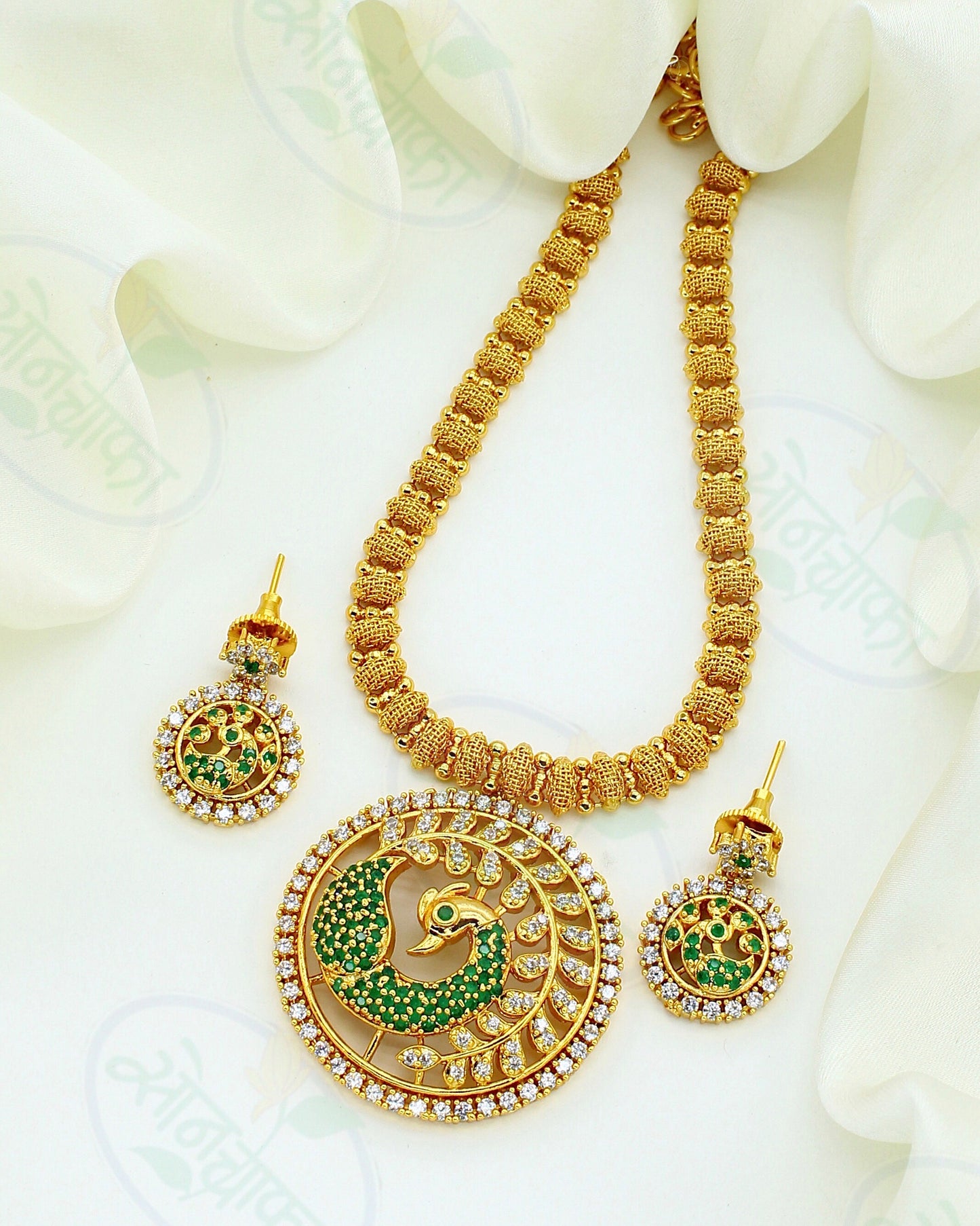 GRACEFUL DESIGNER NECKLACE