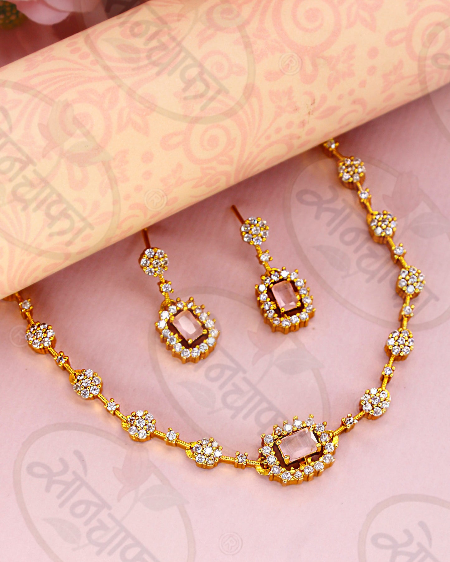 PRETTY ANTIQUE NECKLACE
