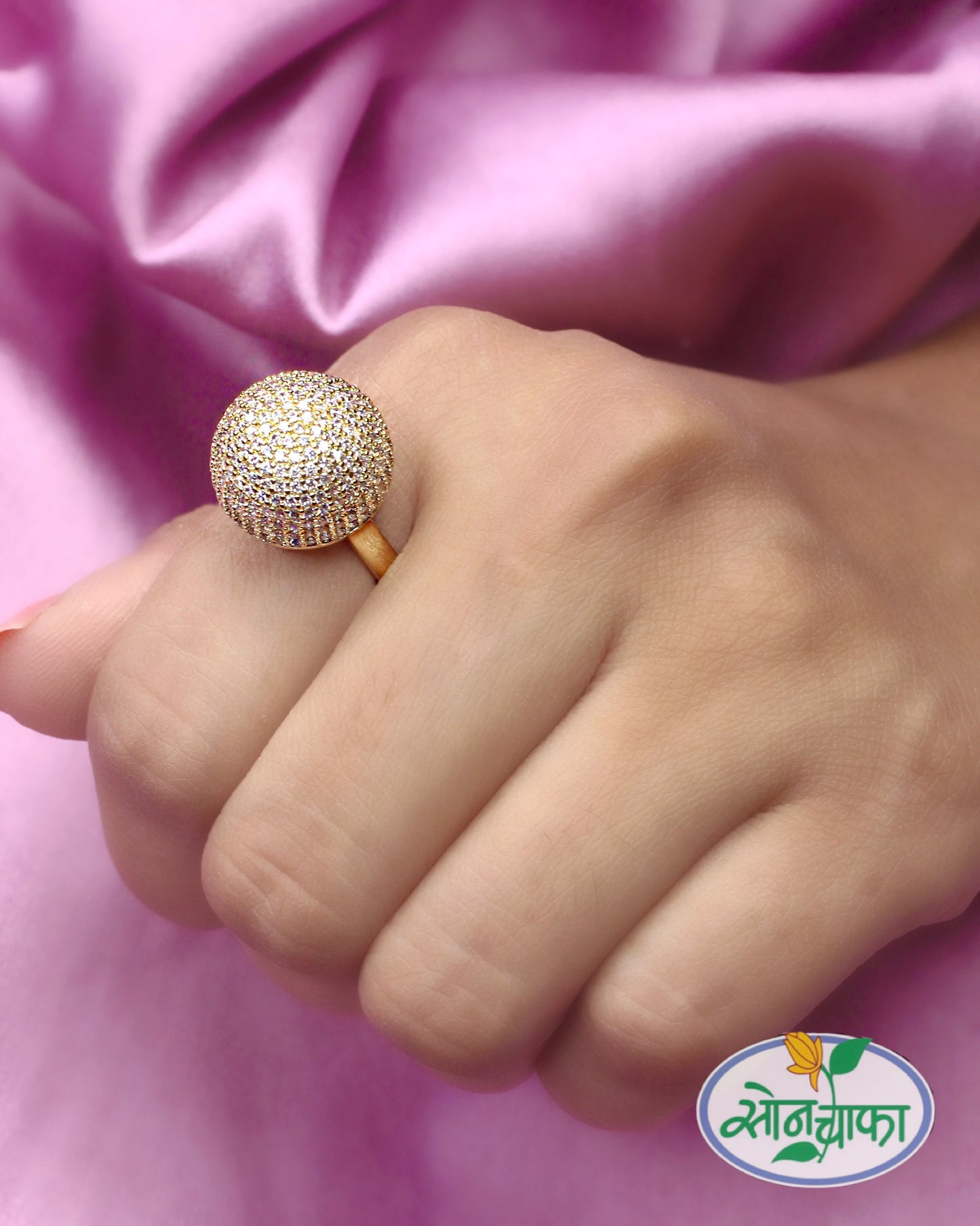 ENTICING DIAMOND RING