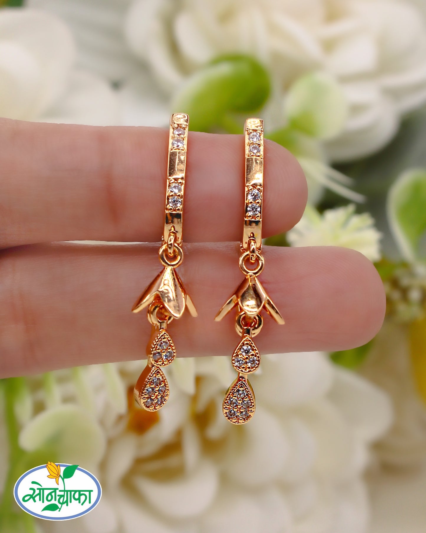 GLITTERING DIAMOND EARRINGS