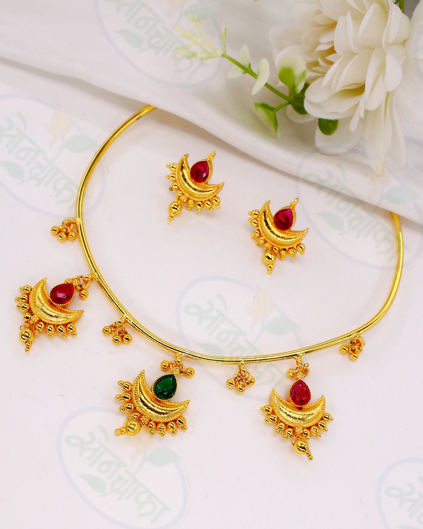 TRADITIONAL NECKLACE