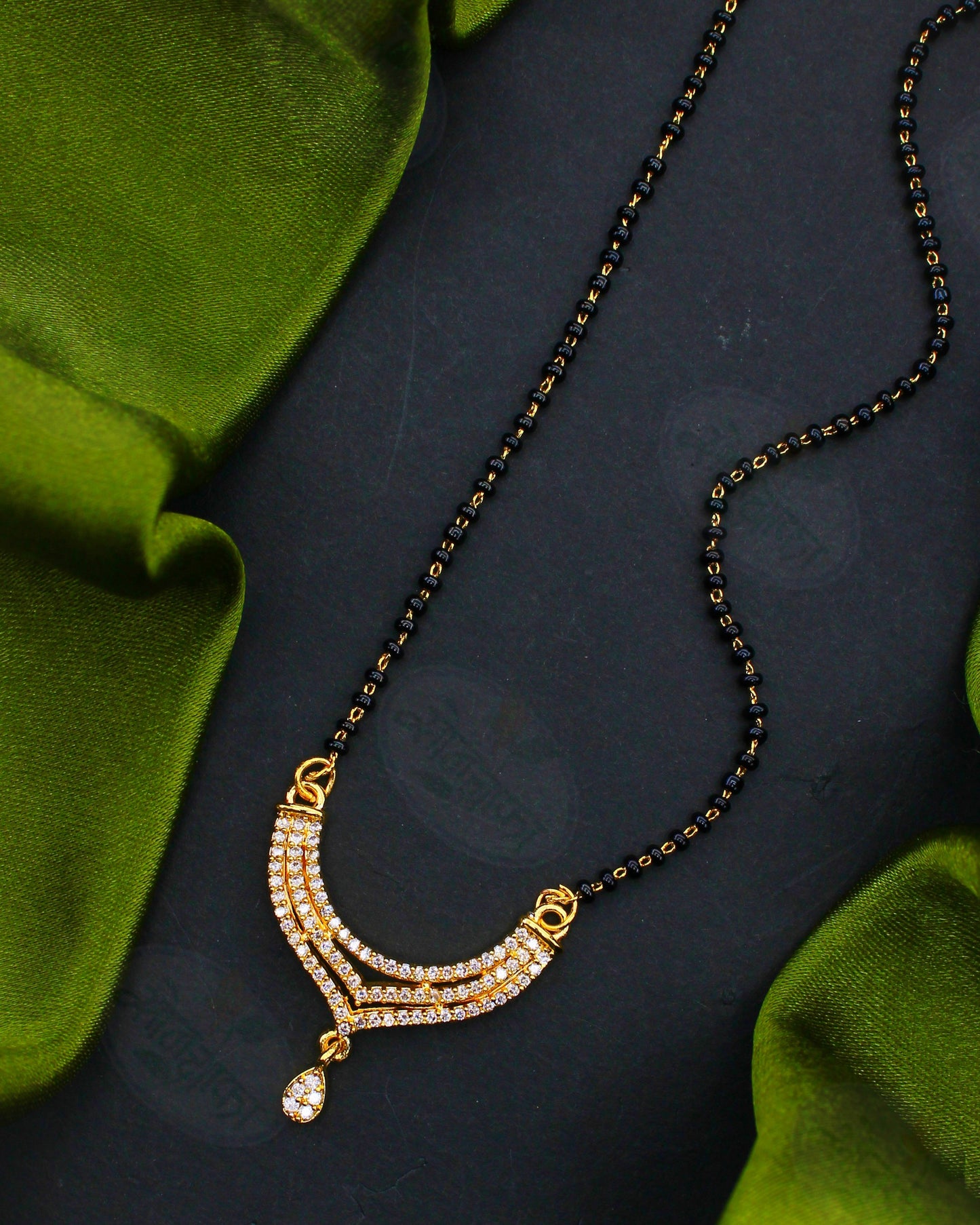 CLASSIC TEXTURED DIAMOND MANGALSUTRA