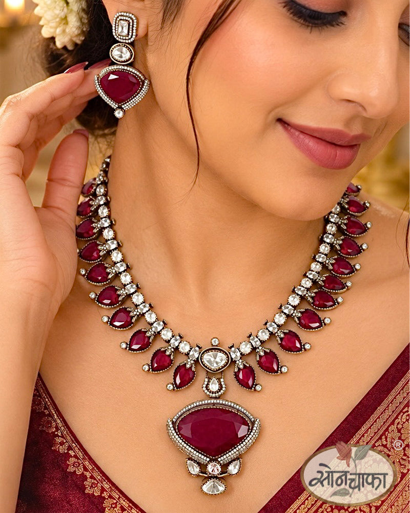 RAJASI RATNA PENDANT NECKLACE