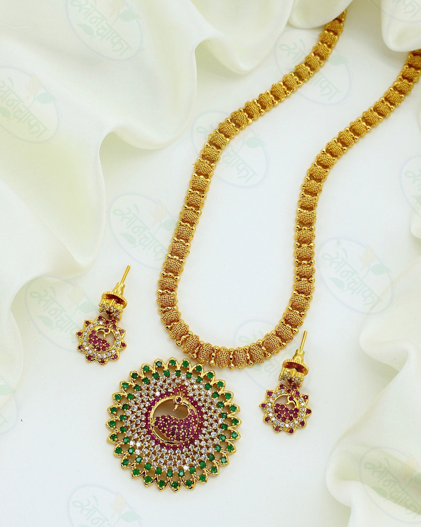CLASSY PEACOCK NECKLACE