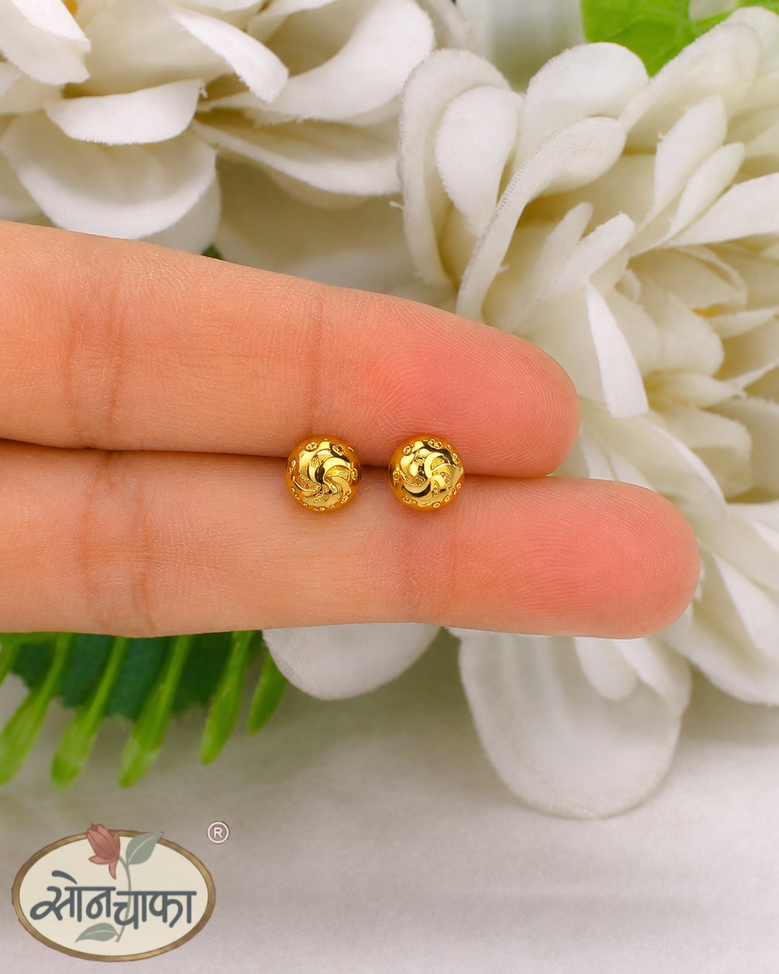 SLEEK GOLD PLATRED STUDS