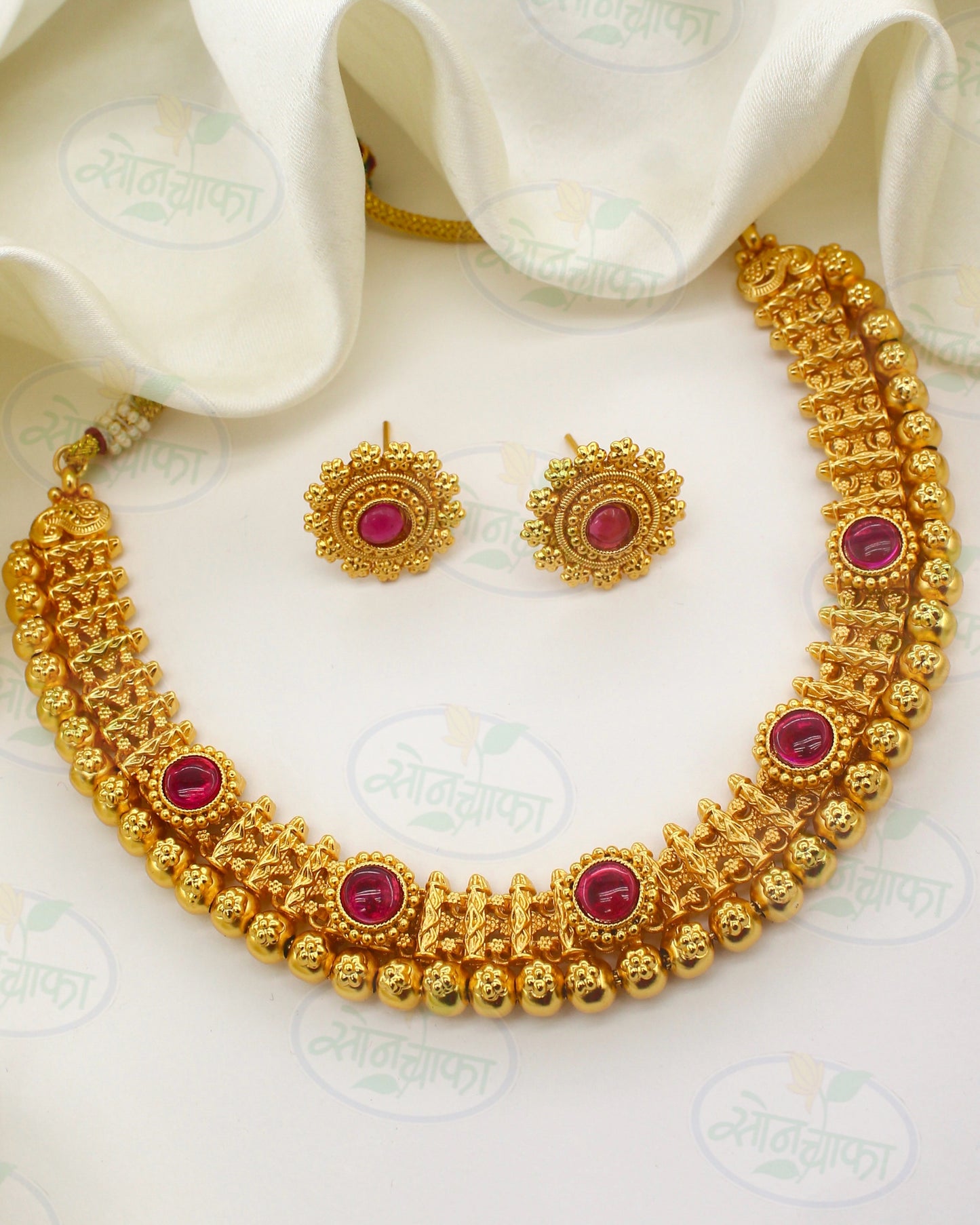 TRADITIONAL NECKLACE