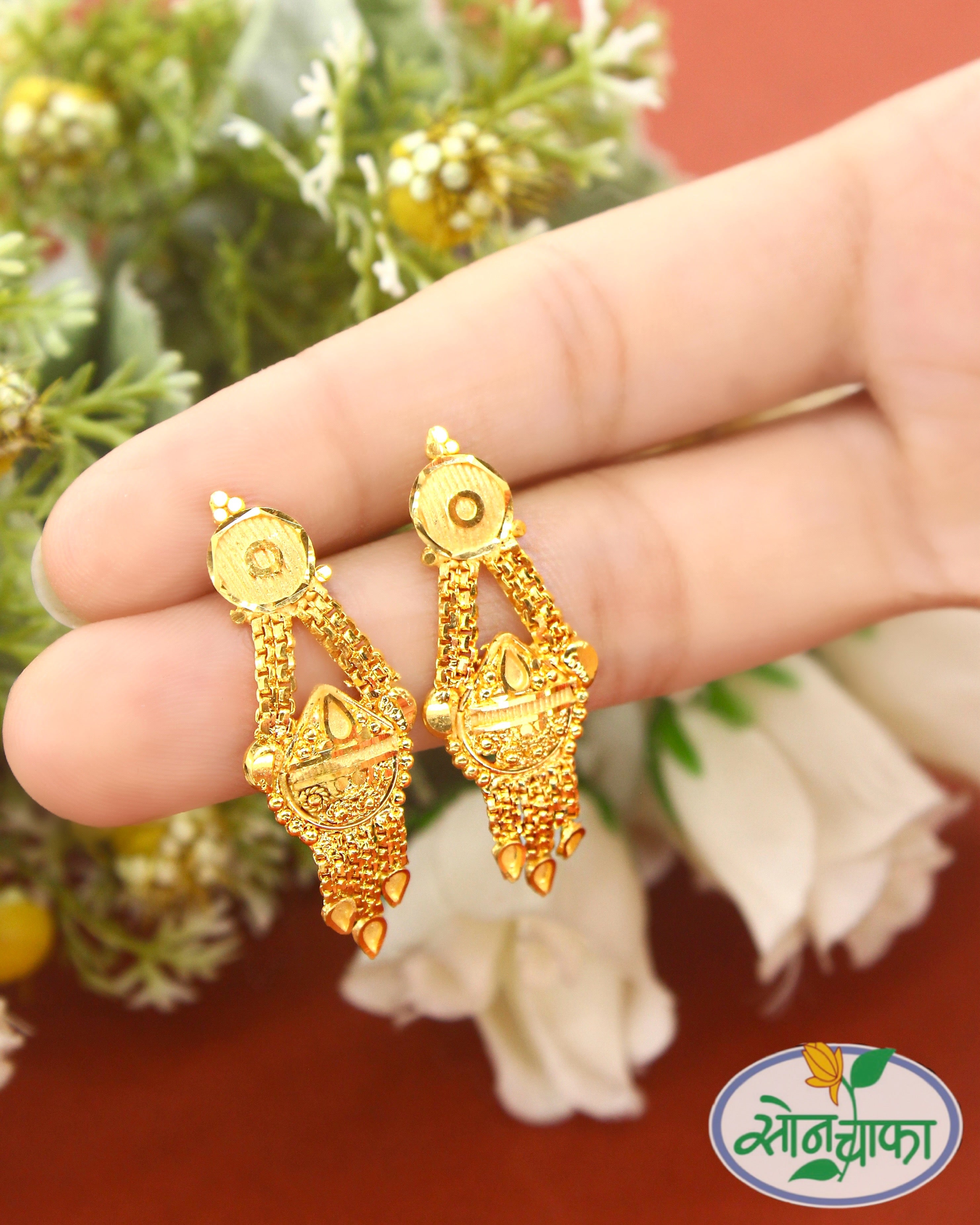 PRETTY GOLD PLATED EARRINGS