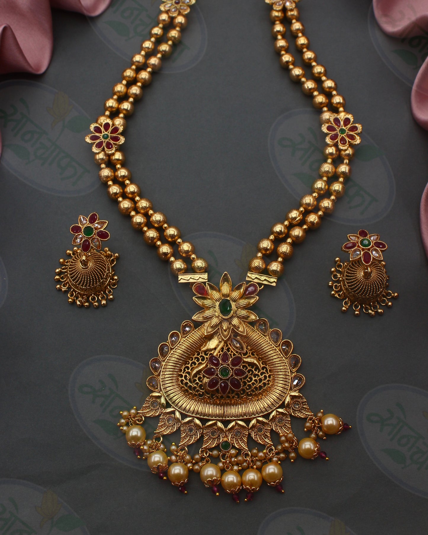 BEAUTIFUL ANTIQUE NECKLACE