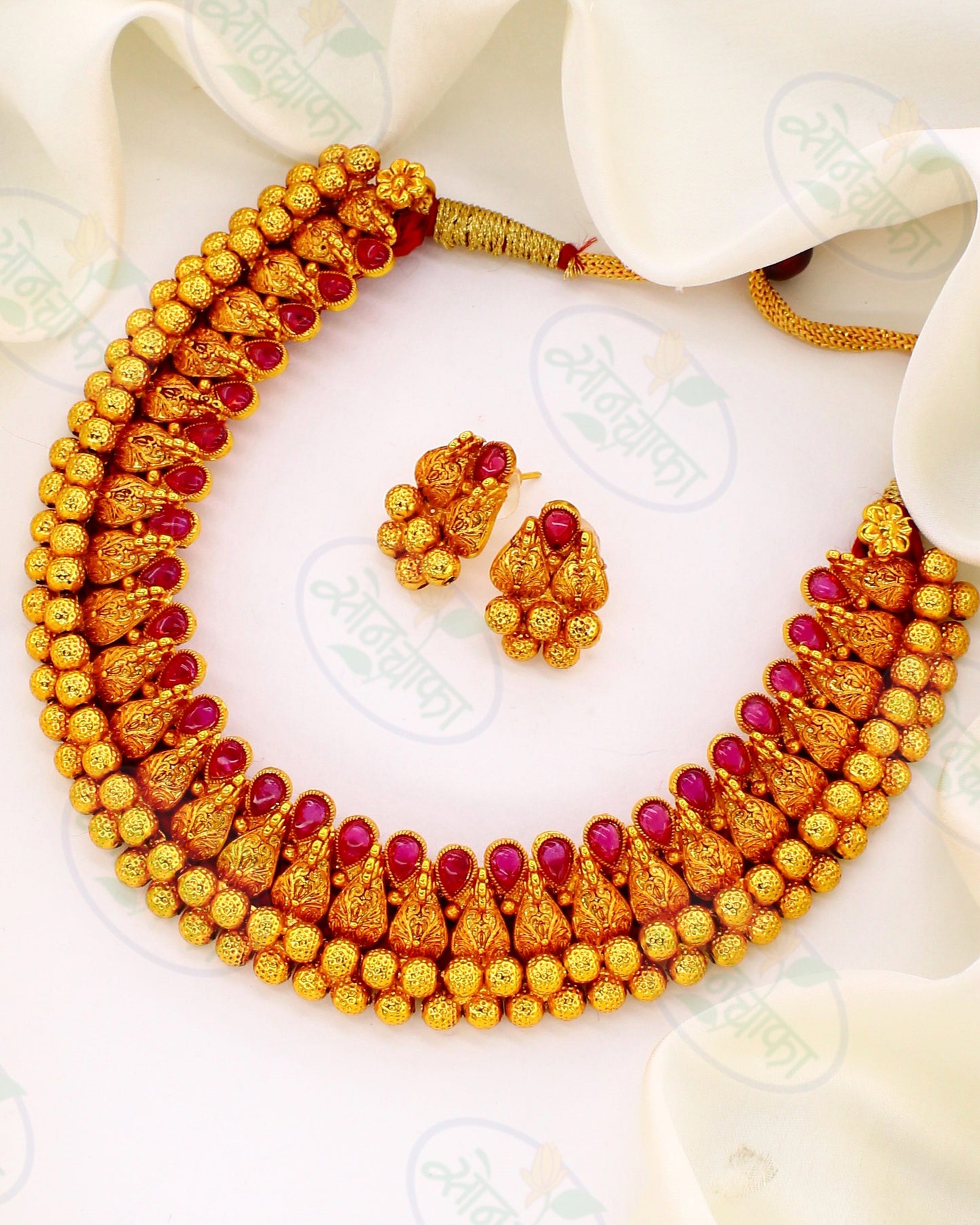 CLASSY PEACOCK NECKLACE