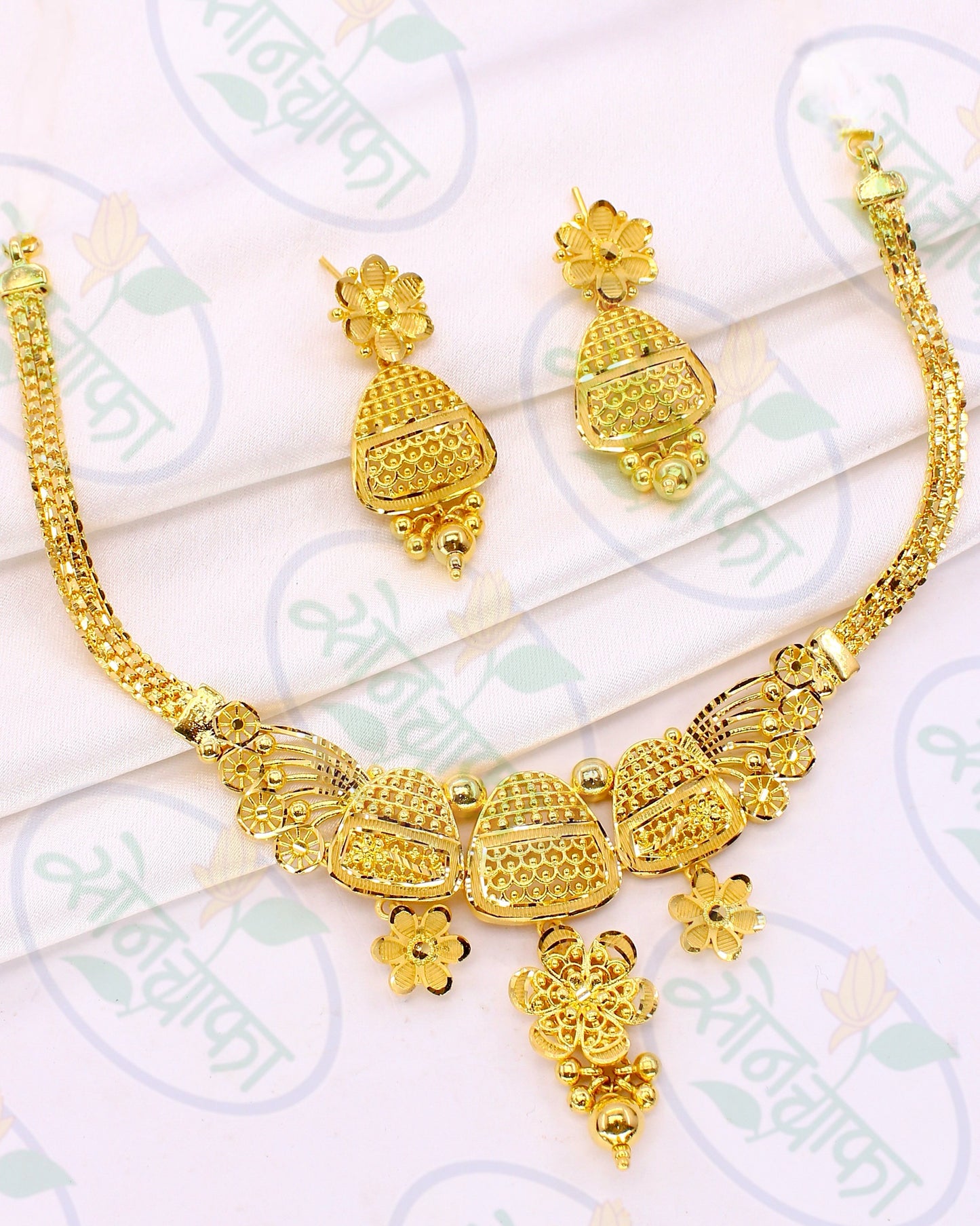 DECOROUS FLOWERET NECKLACE