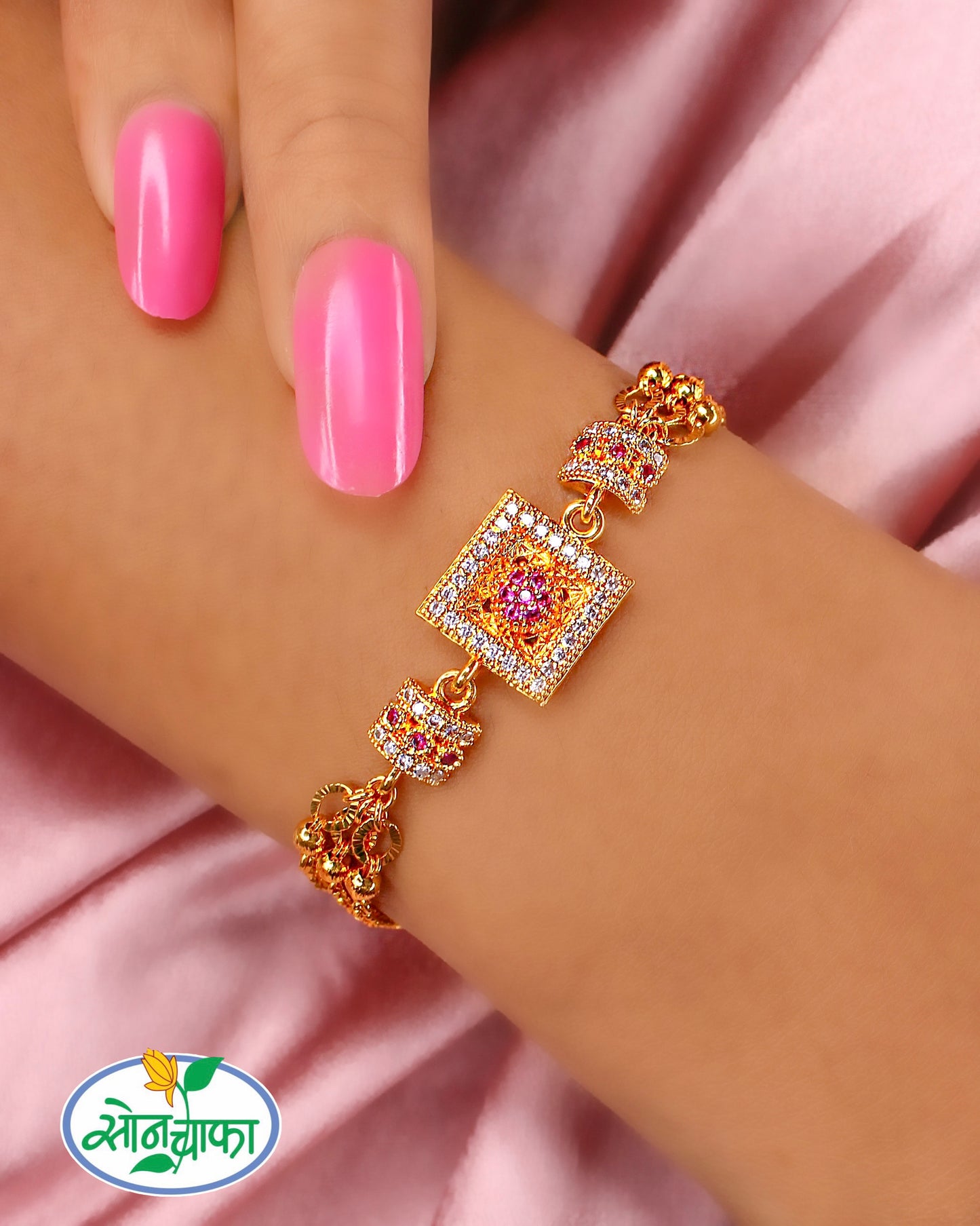 GLIMMERING SQUARE BRACELET