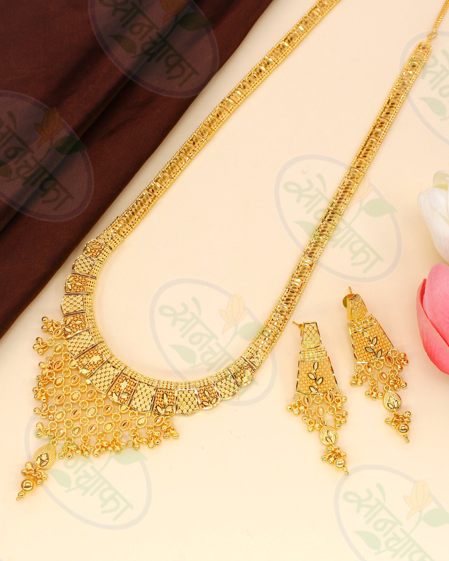 GLAMOROUS DESIGNER RANI HAAR