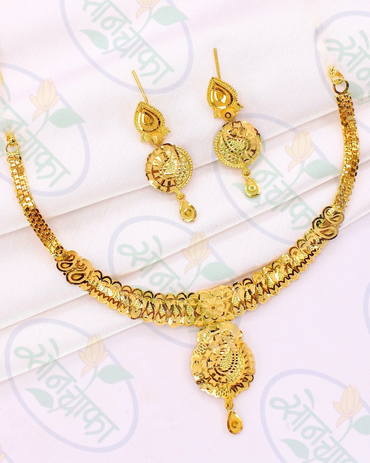 MODISH GOLD PLATED NECKLACE