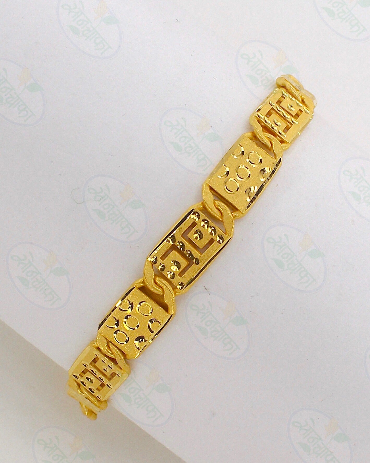 ALLURING GOLD PLATED BRACELATE