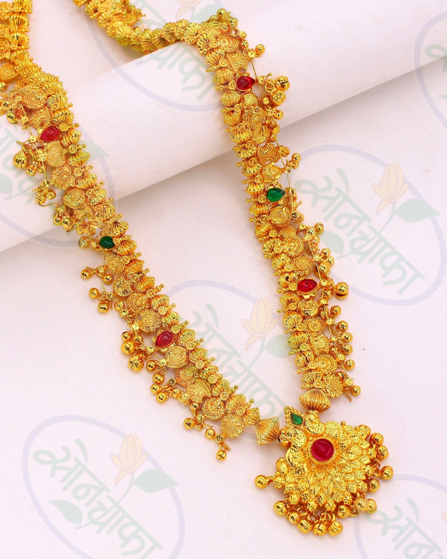 IMPRESSIVE KOLHAPURI SAAJ