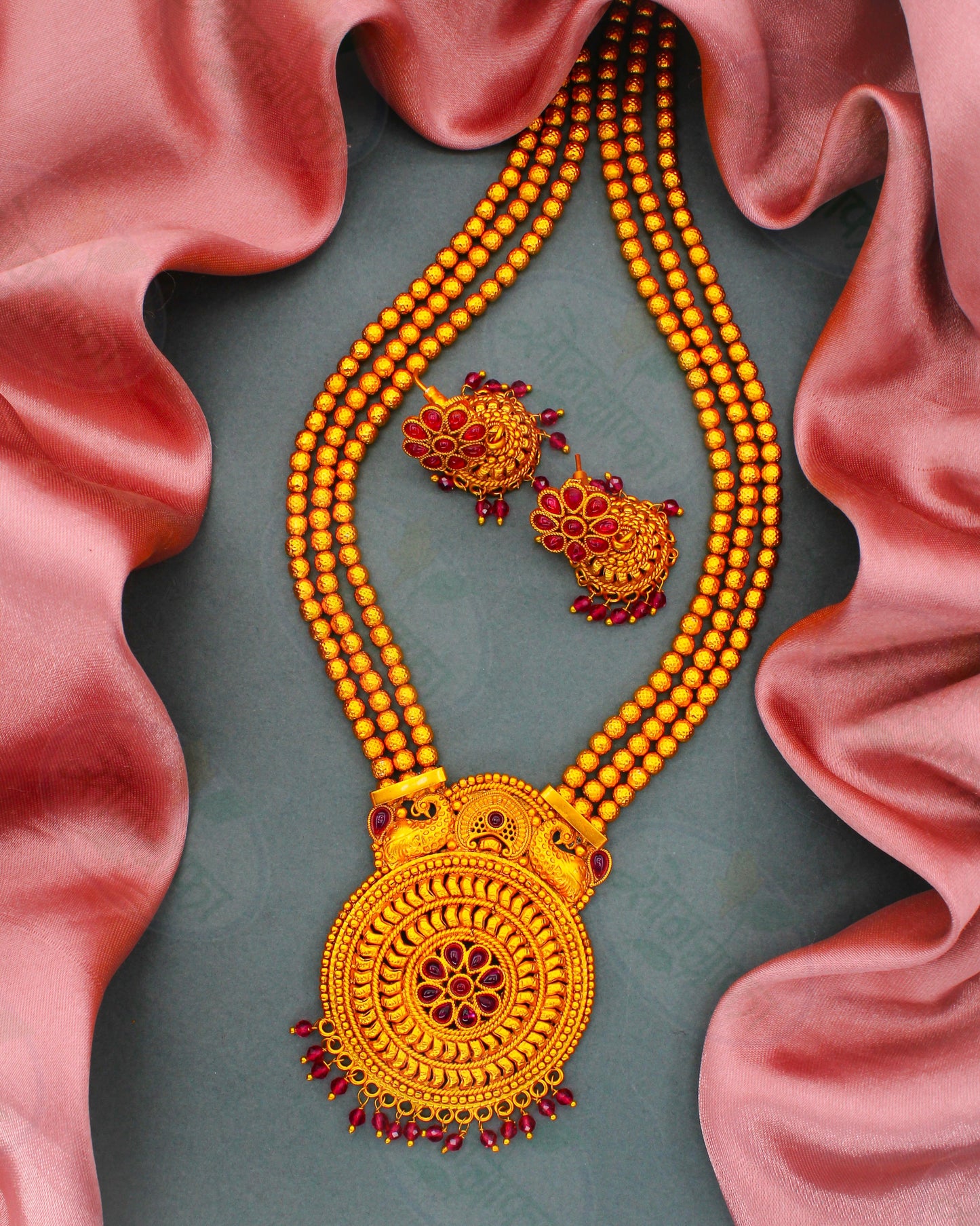 GLIMMERING MATTE NECKLACE