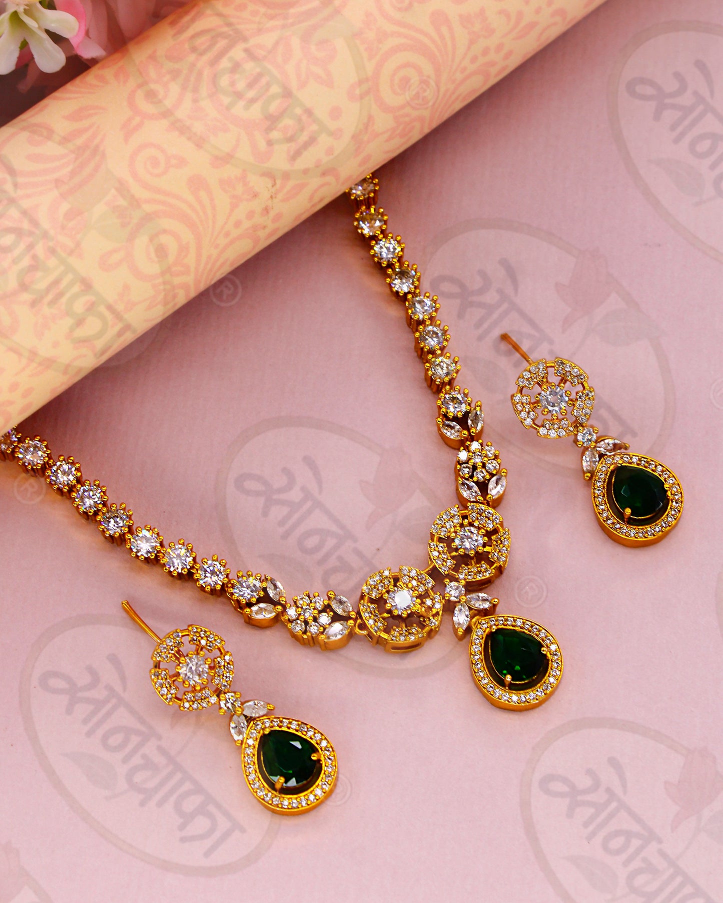 IMPRESSIVE DROPLET DESIGNER NECKLACE