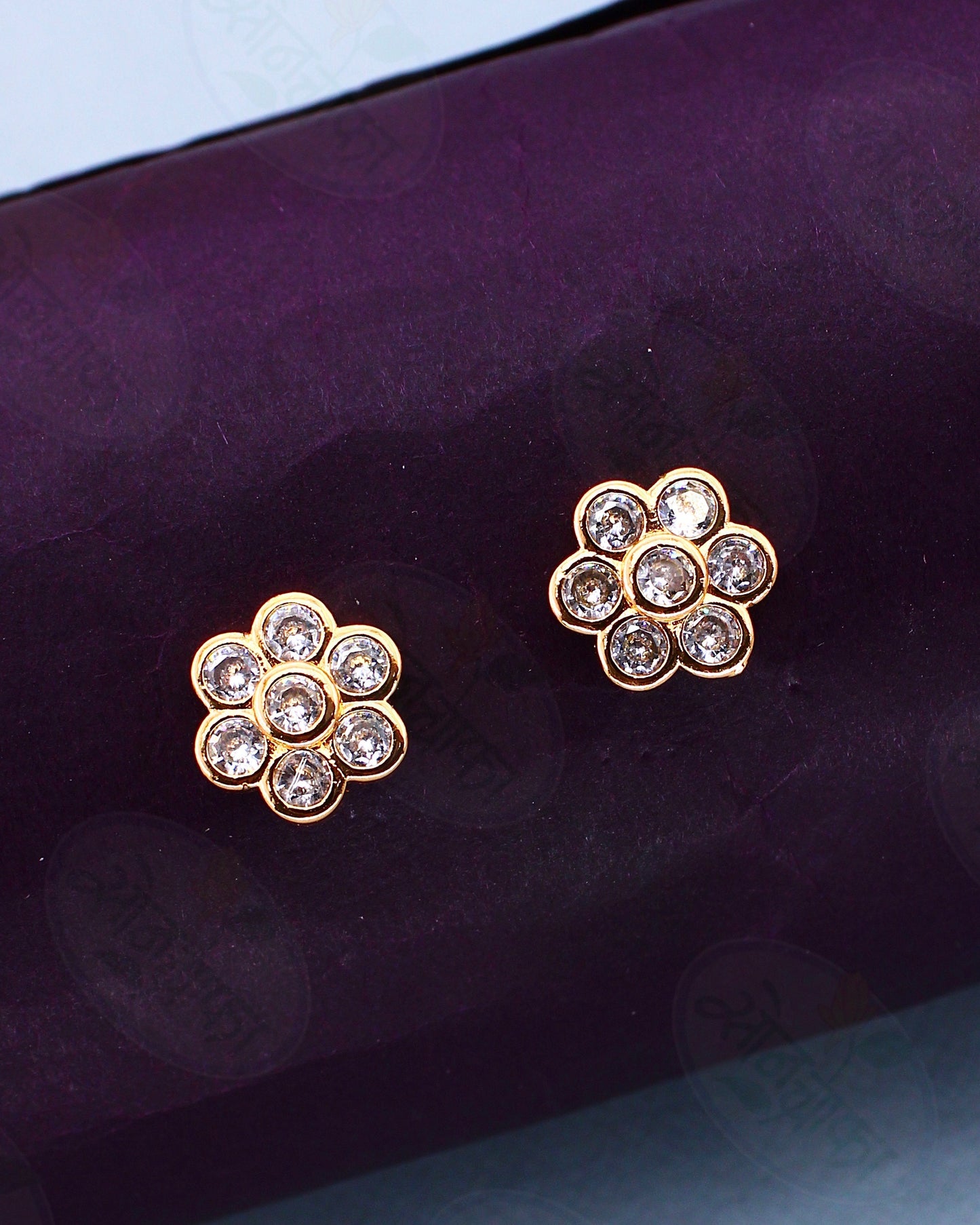 GLORIOUS DIAMOND STUDS
