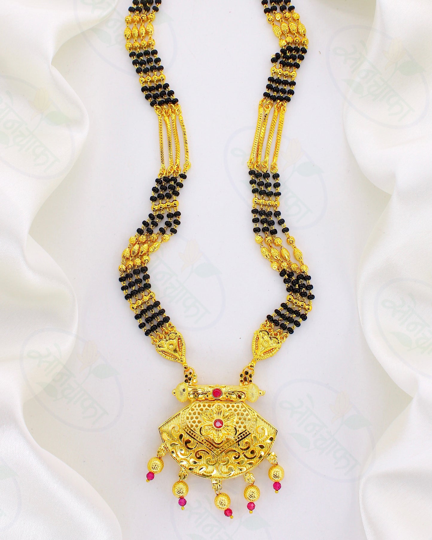 PRETTY GOLDEN FINISH MANGALSUTRA