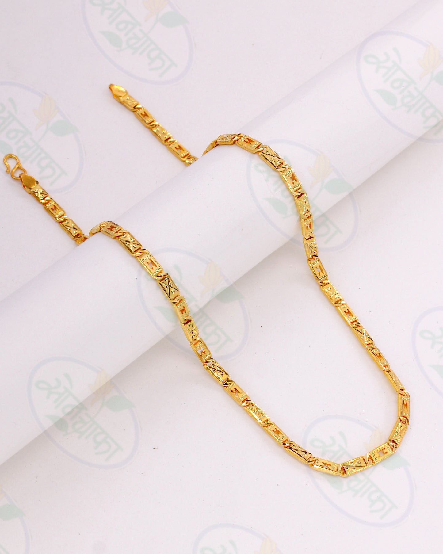 CHARMING GOLD PLATED CHAIN