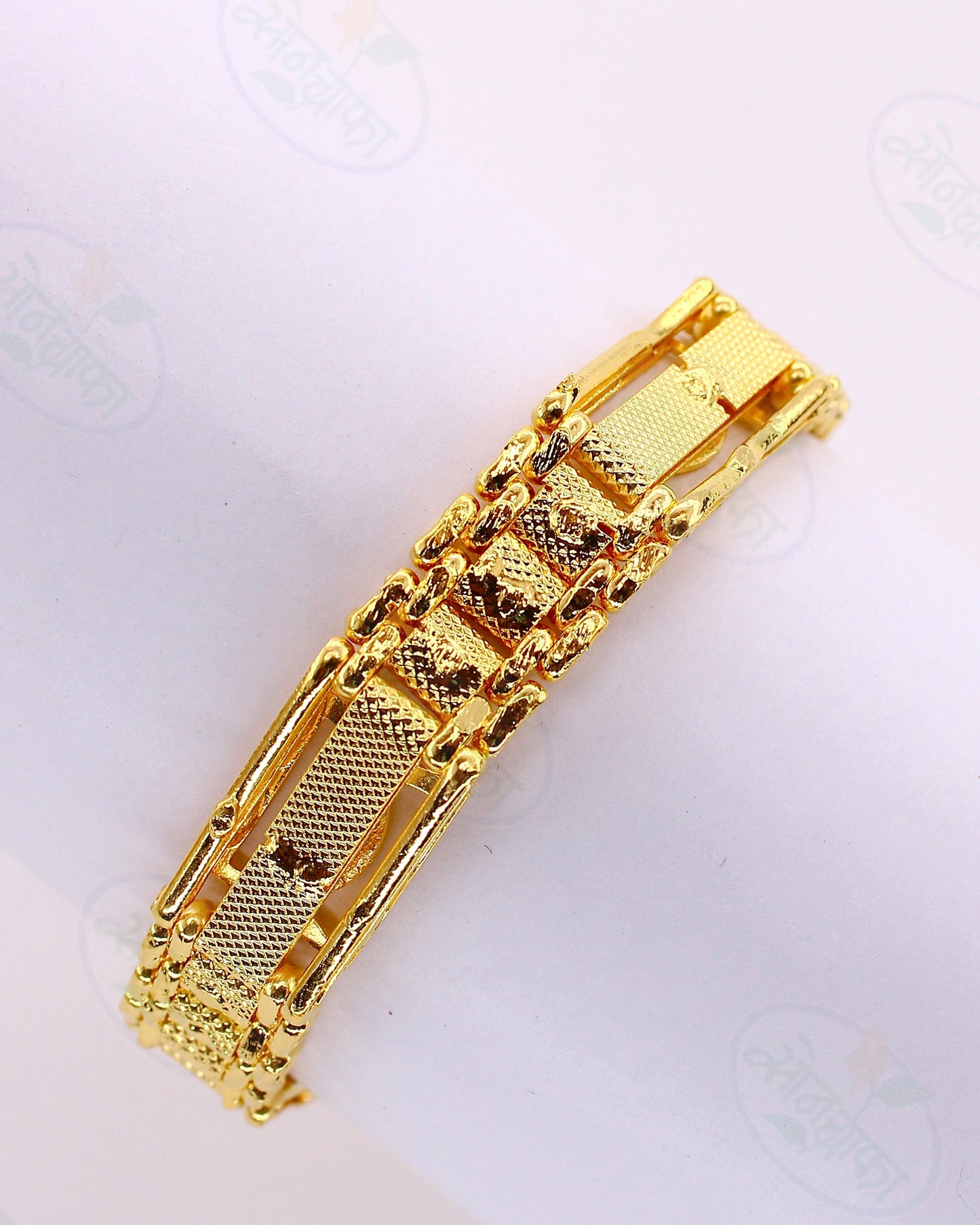 SLEEK GOLD PLATED BRACELET