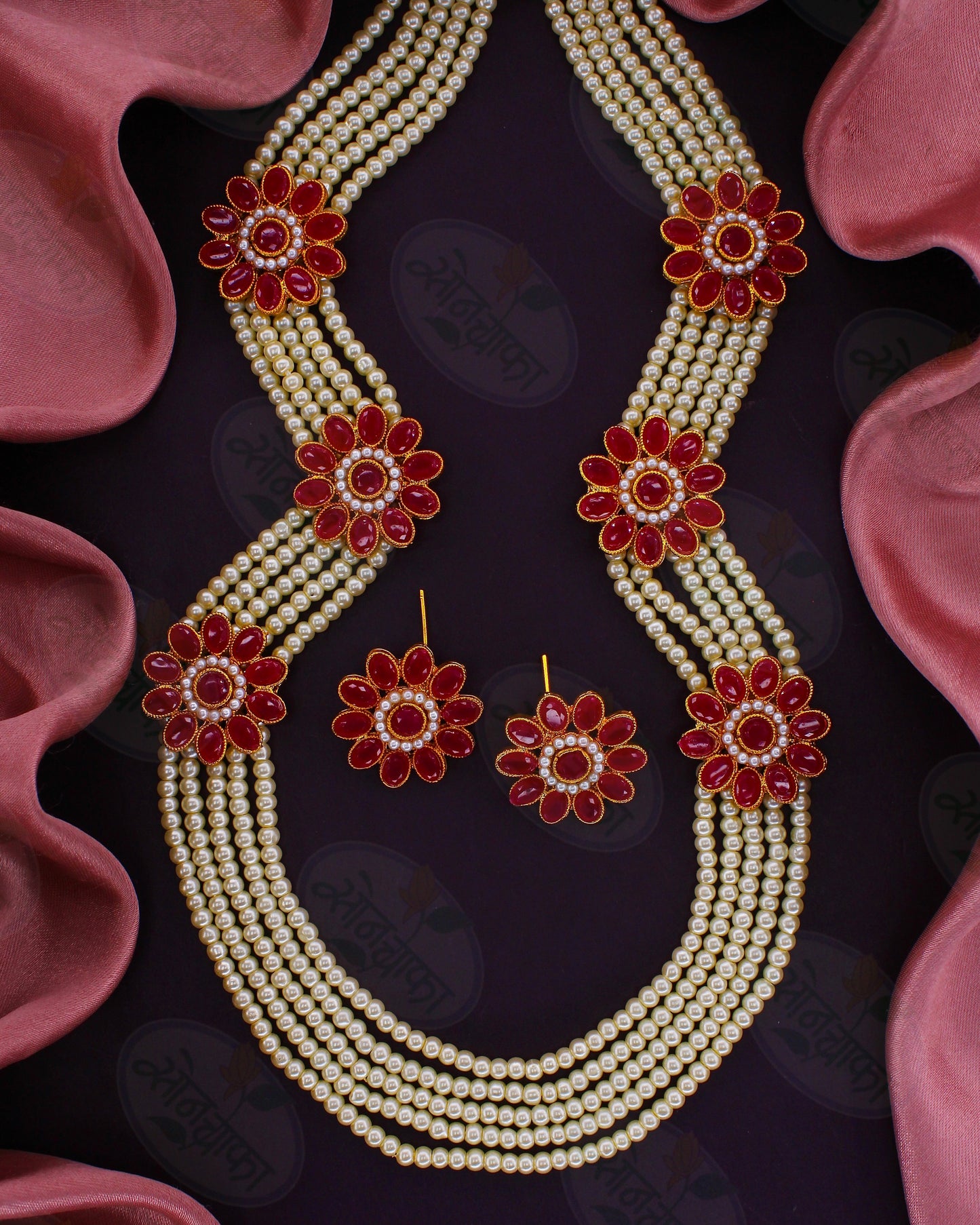 GLEAMING FLORAL NECKLACE