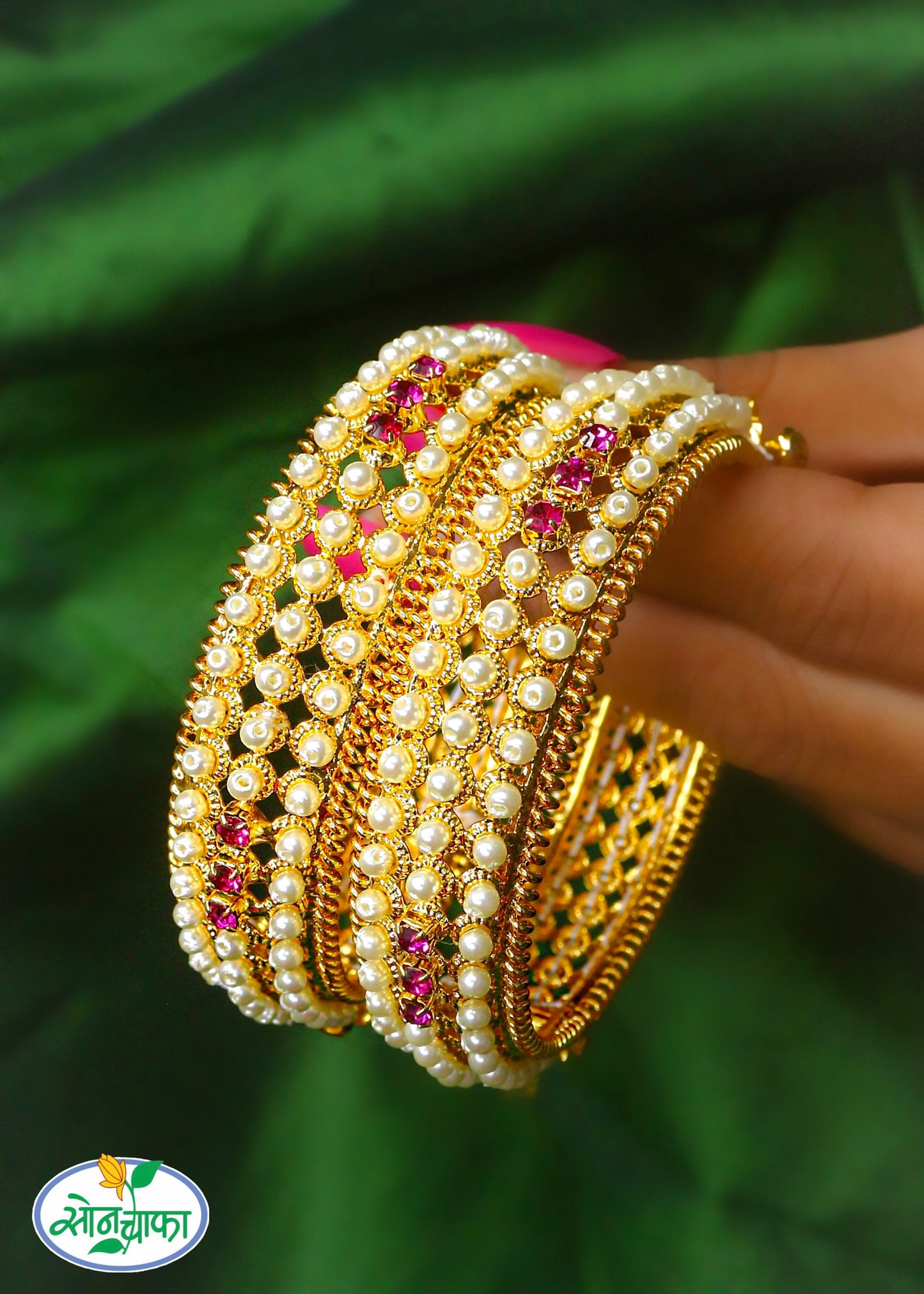 EXCLUSIVE DESIGNER MOTI BANGLES