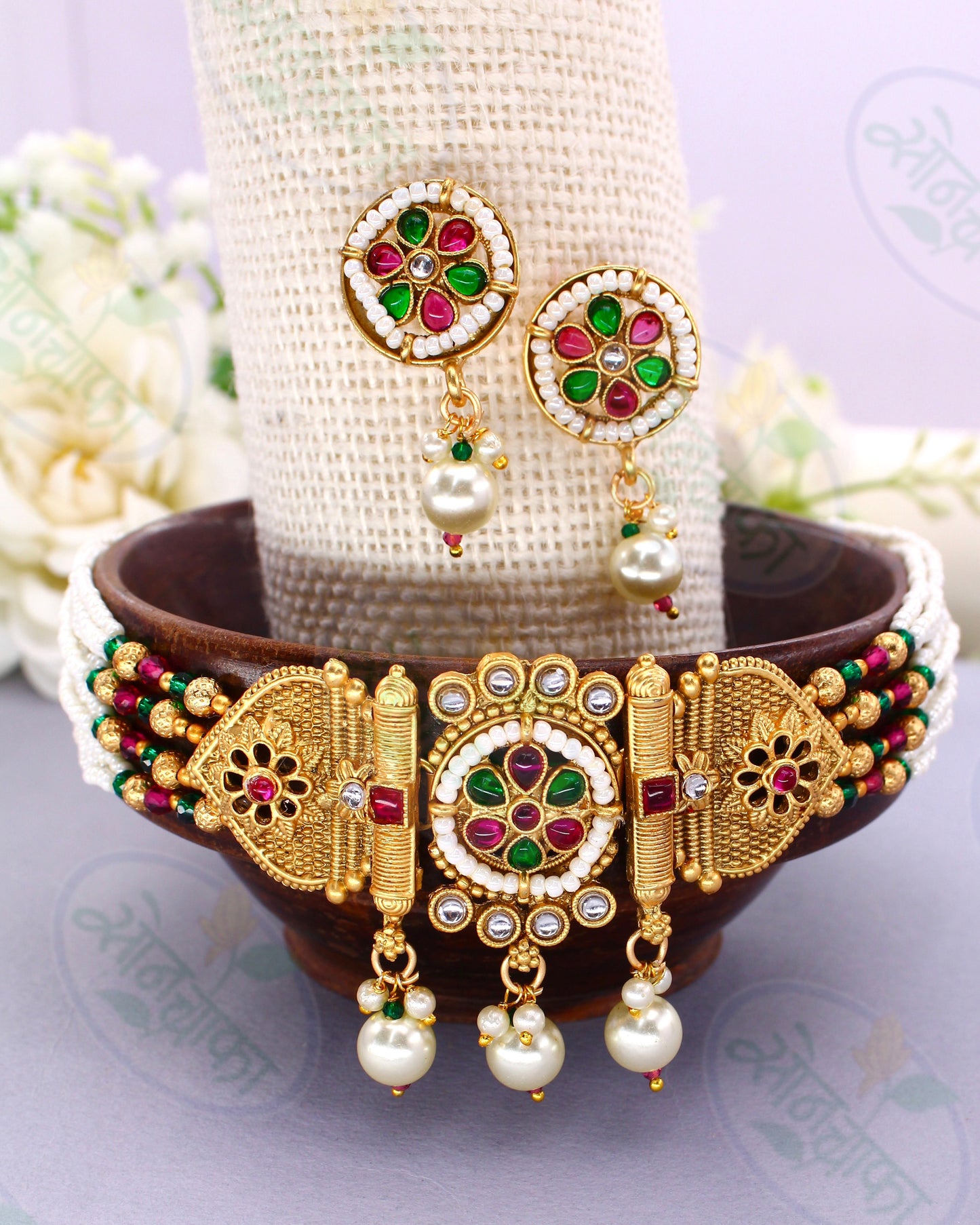 ALLURING PEARL BEADS CHOKER