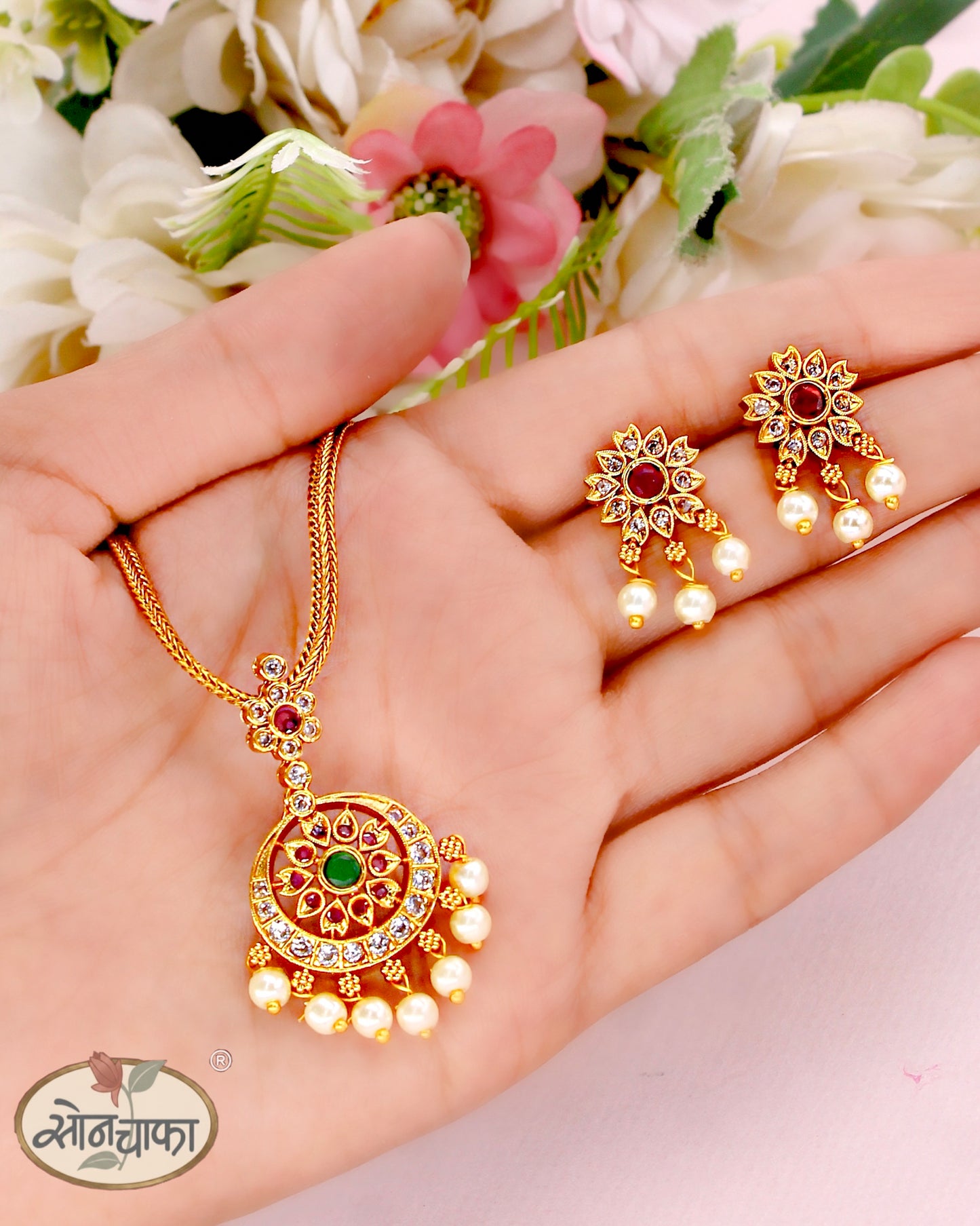 CHARMING ANTIQUE NECKLACE