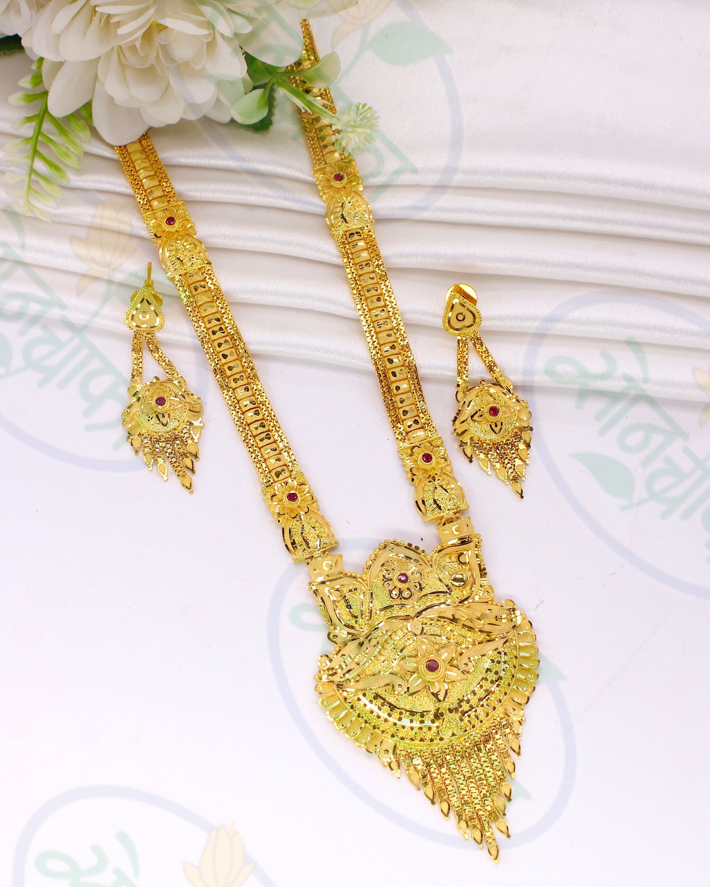 RAVISHING GOLD PLATED NECKLACE