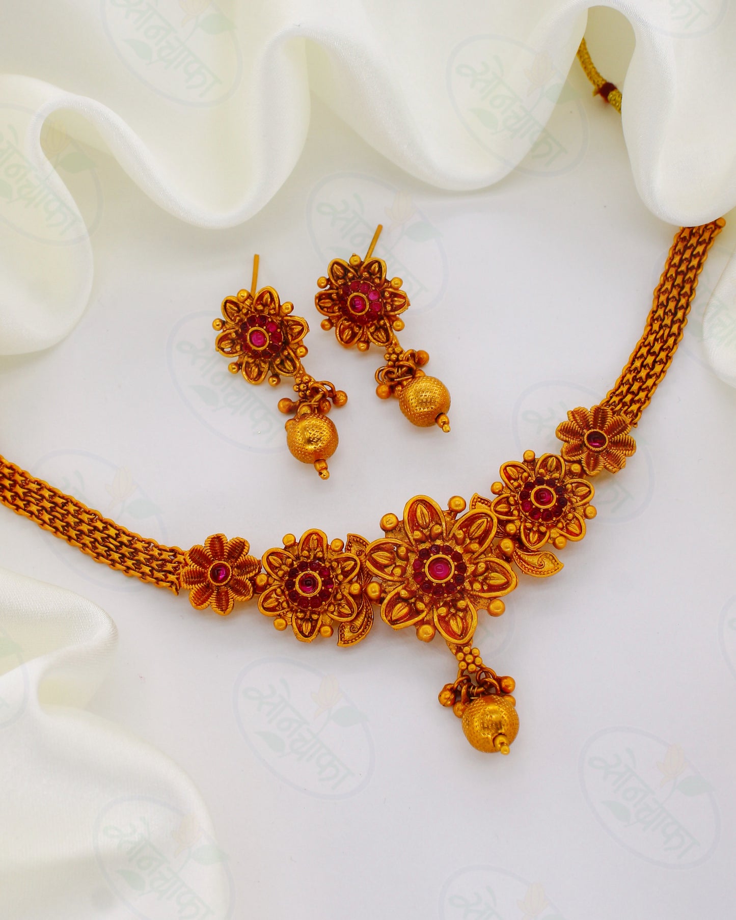 FLORAL DESIGNER MATTE NECKLACE