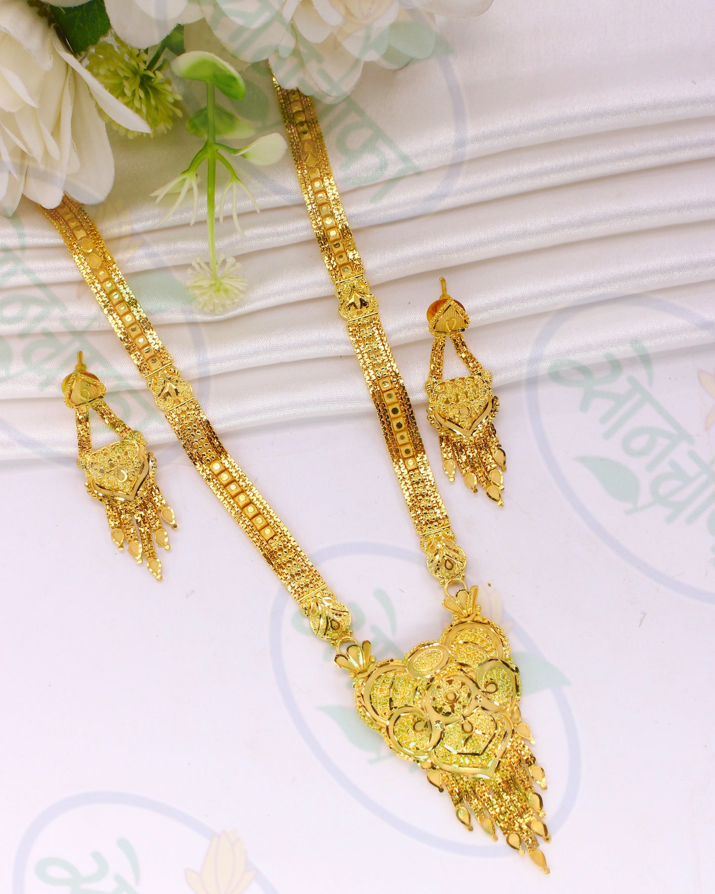 SPLENDID DESIGNER NECKLACE