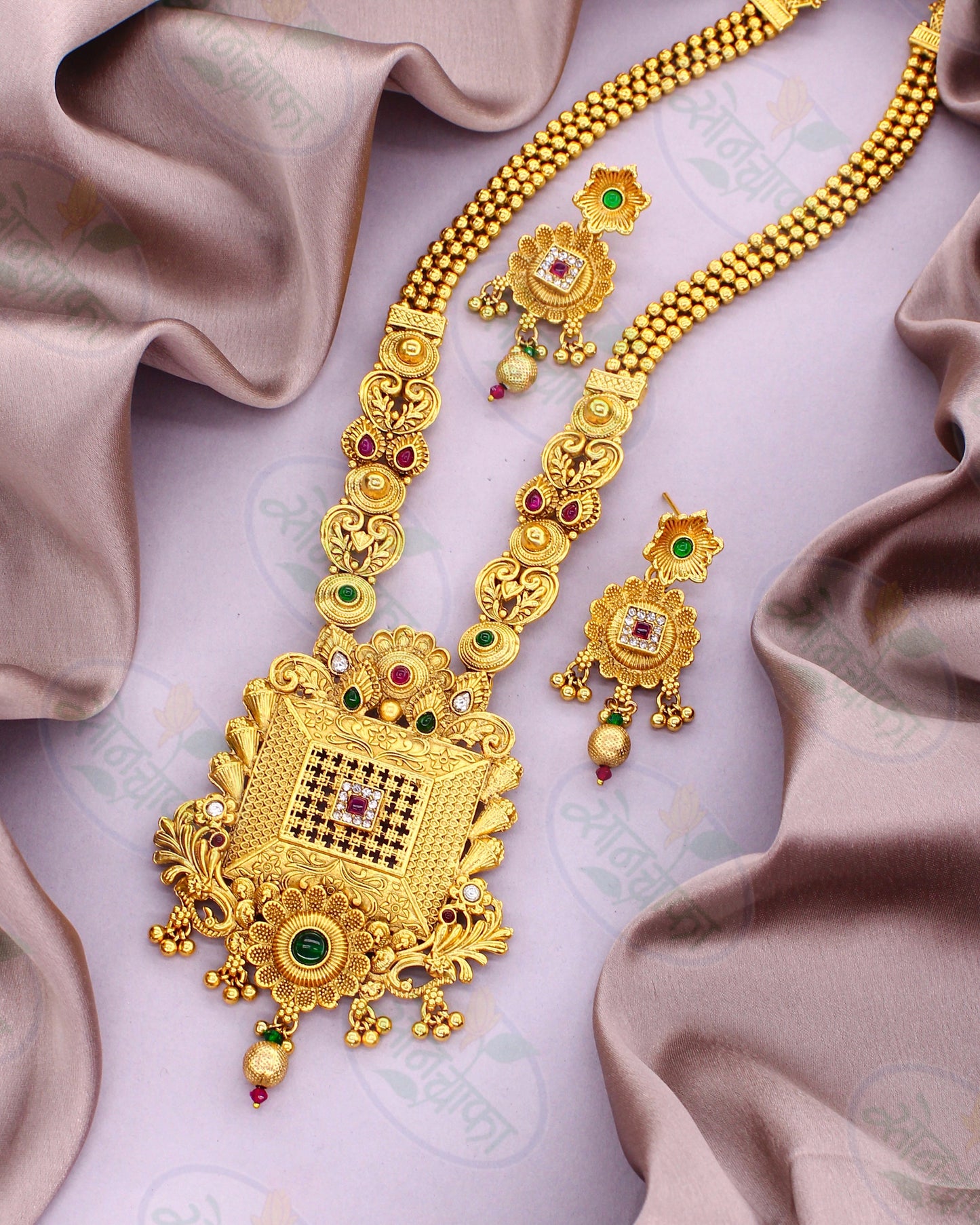 SQUARE DESIGNER NECKLACE