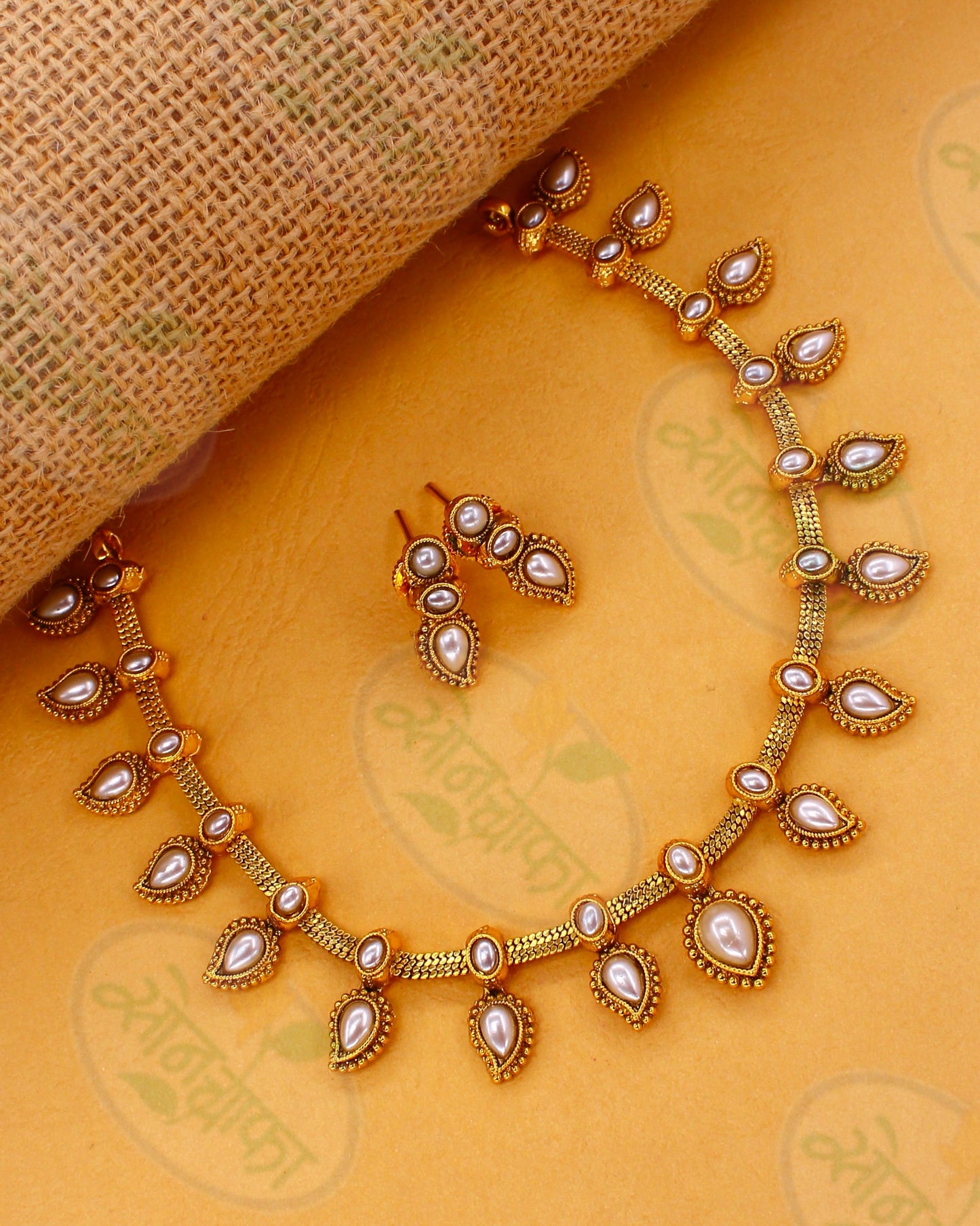 LEAF DESIGNER NECKLACE