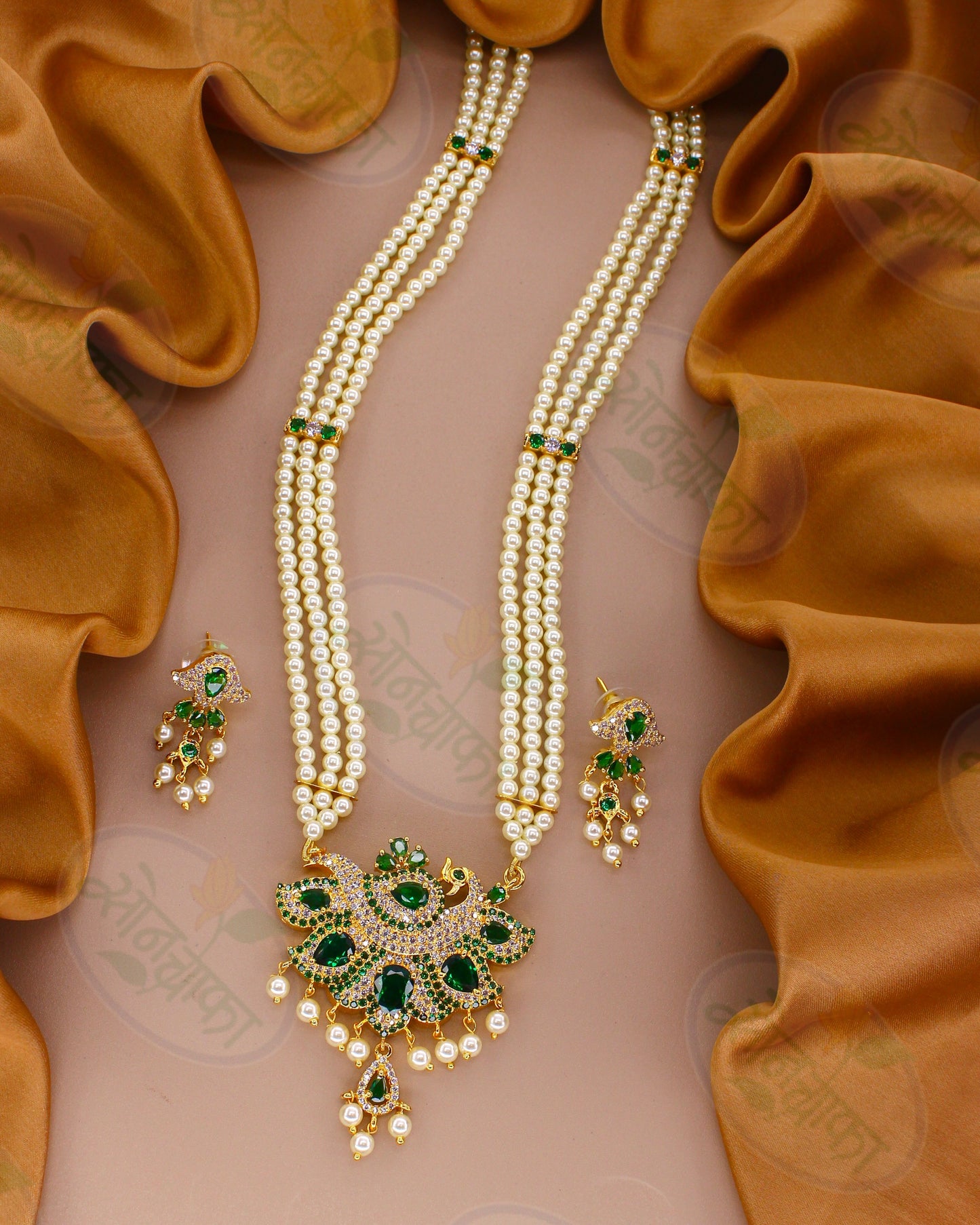 RADIANT GLAM PEARL NECKLACE
