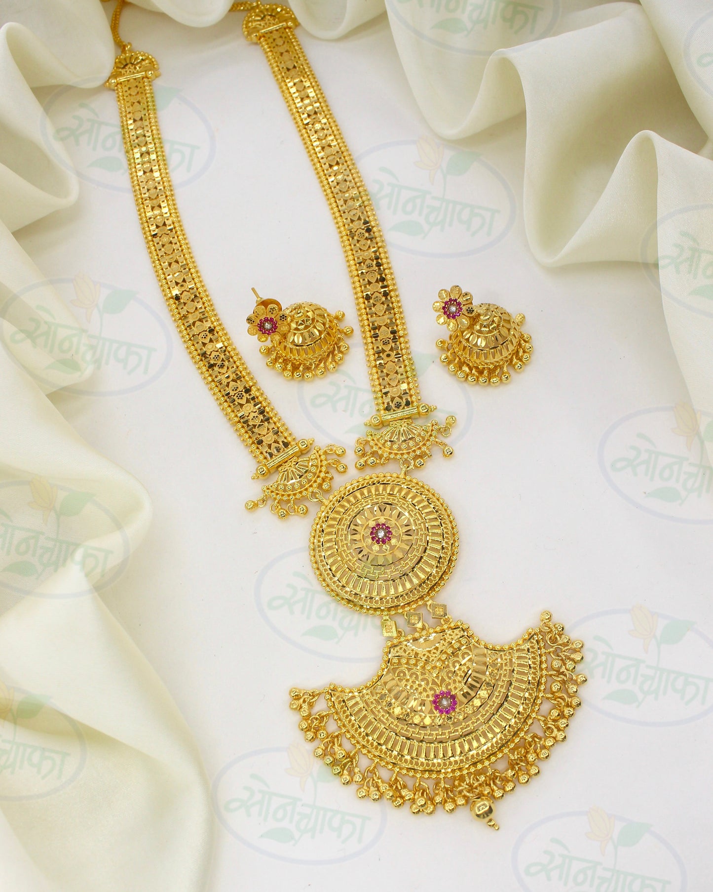 BRILLIANT GOLD PLATED NECKLACE