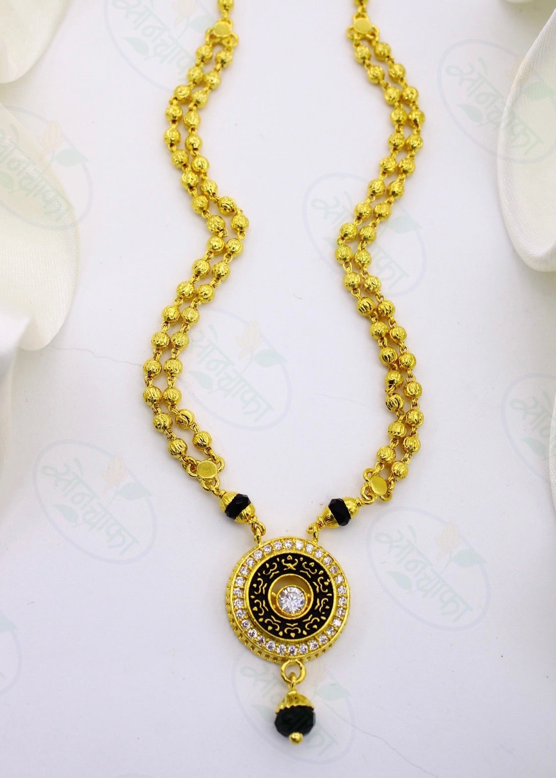 GLINTING GLAM GOLD PLATED NECKLACE