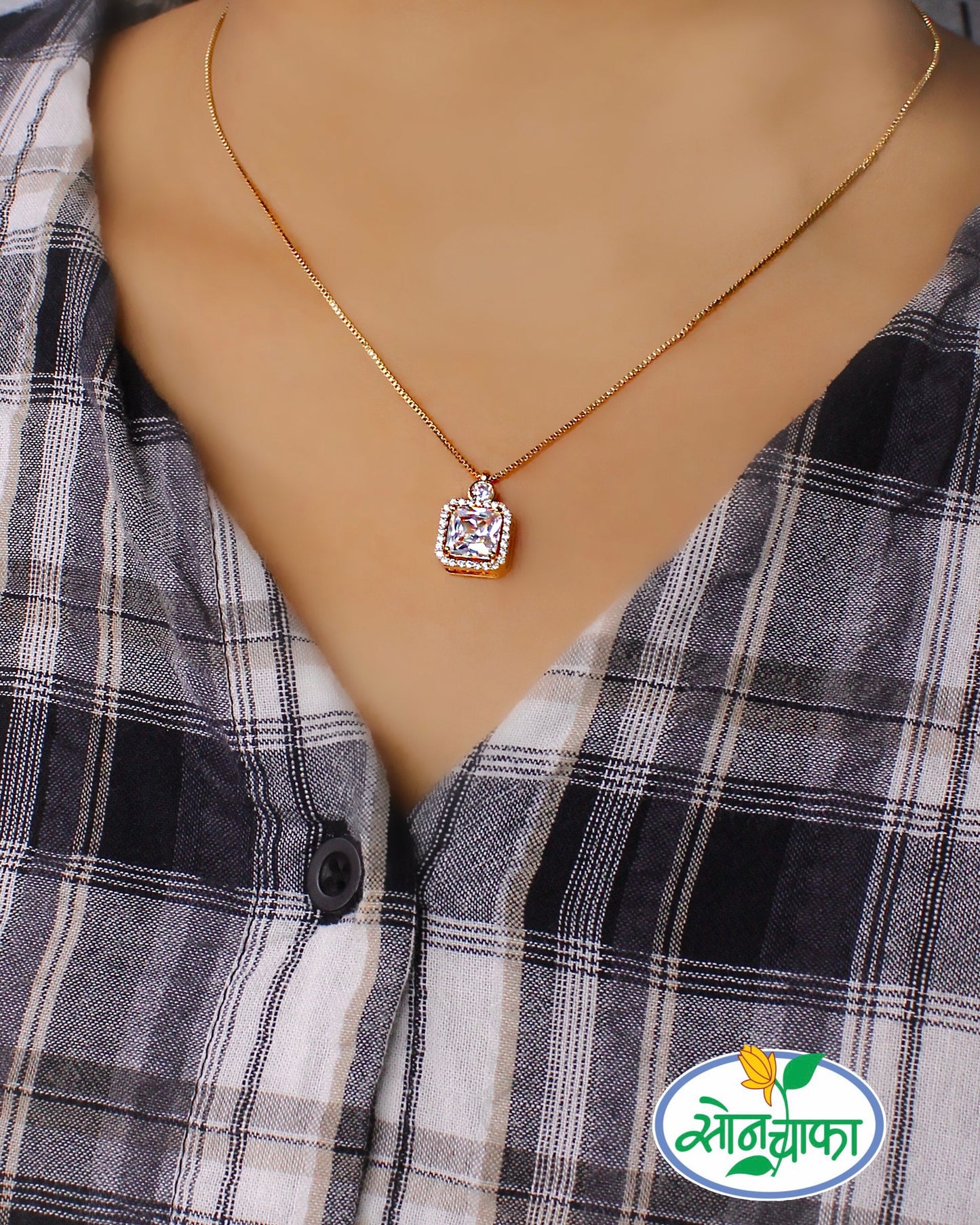 TRENDY SQUARE PENDANT DIAMOND CHAIN