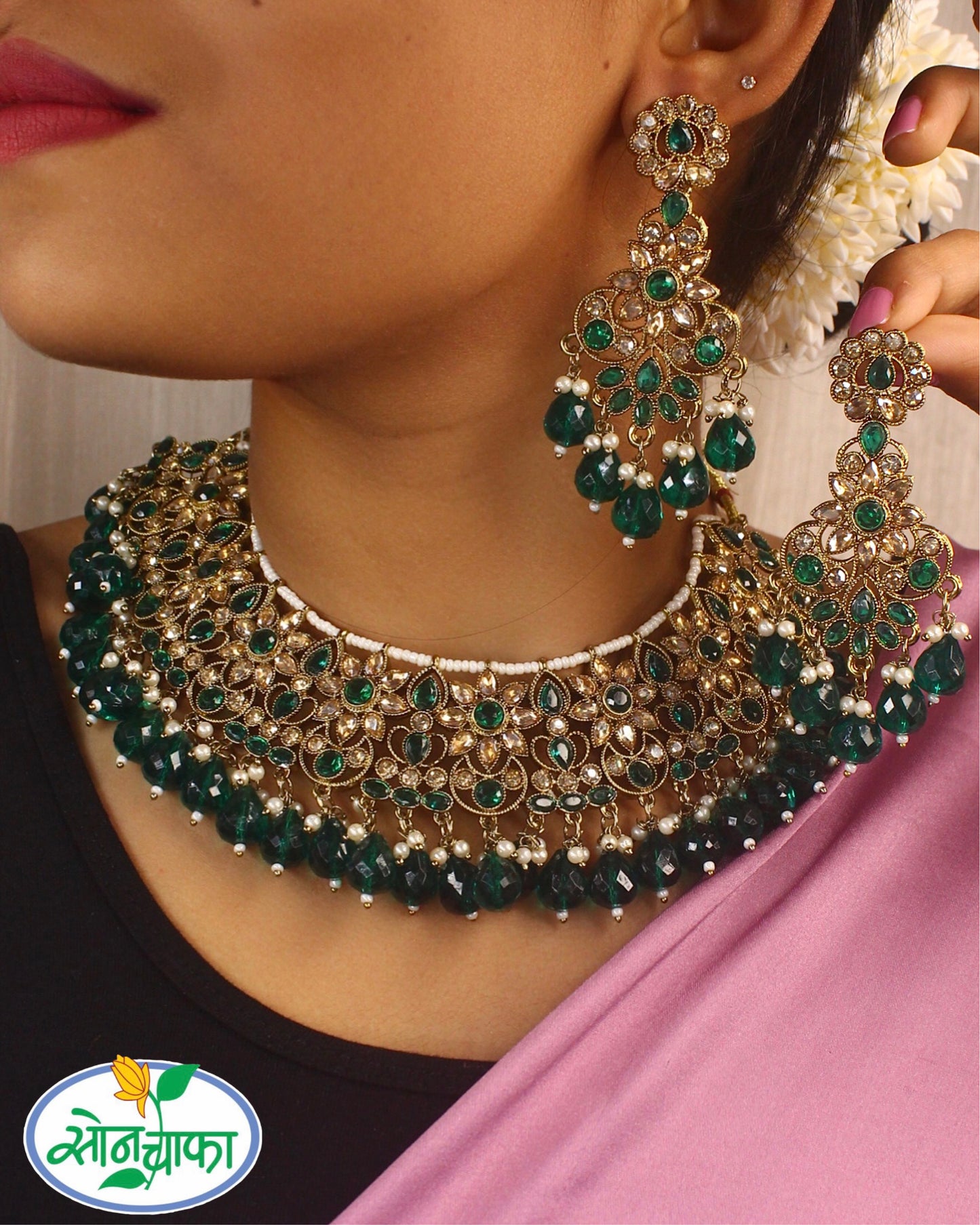 IMPRESSIVE FLORAL NECKLACE