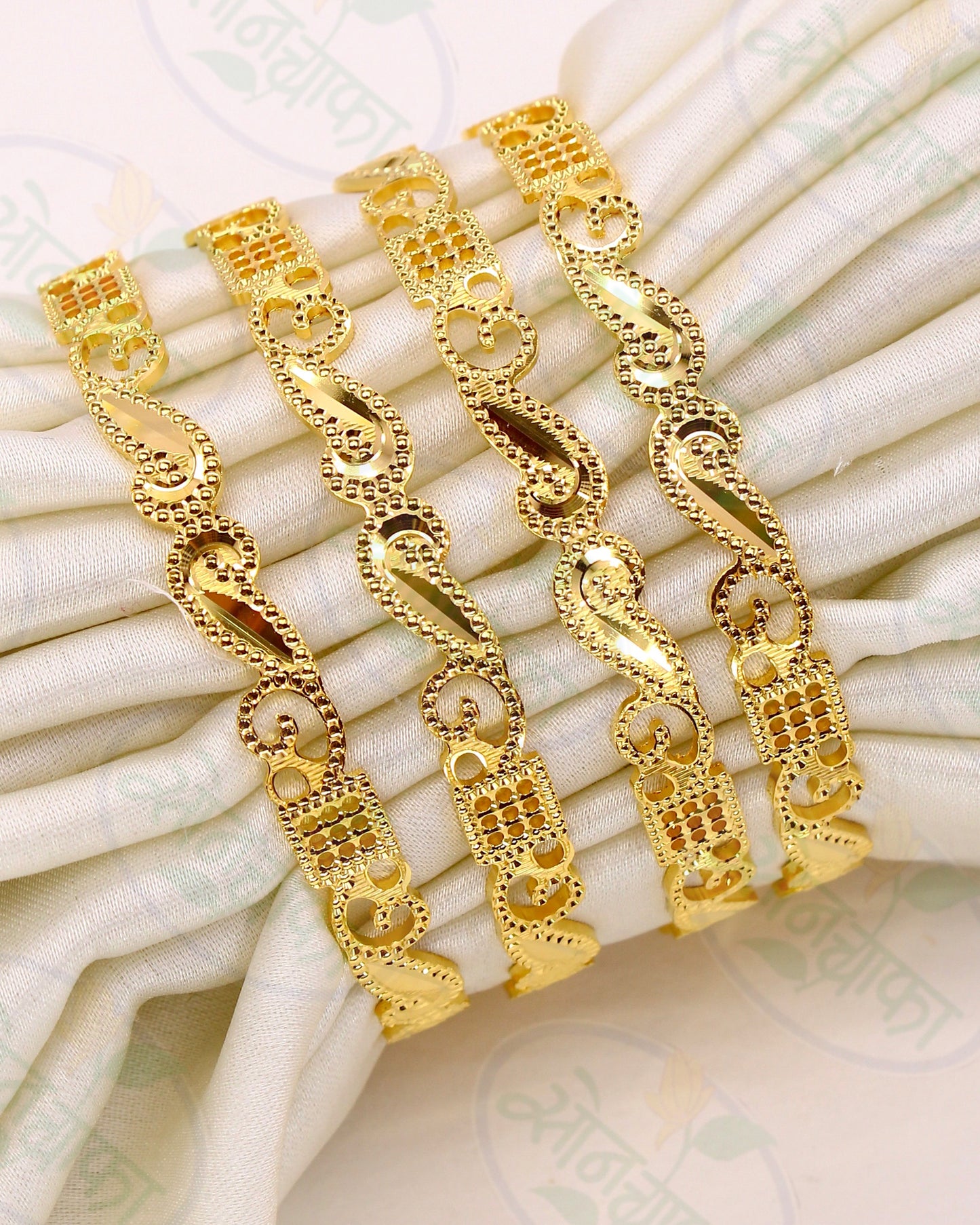 ALLURING GOLD PLATED BANGLES