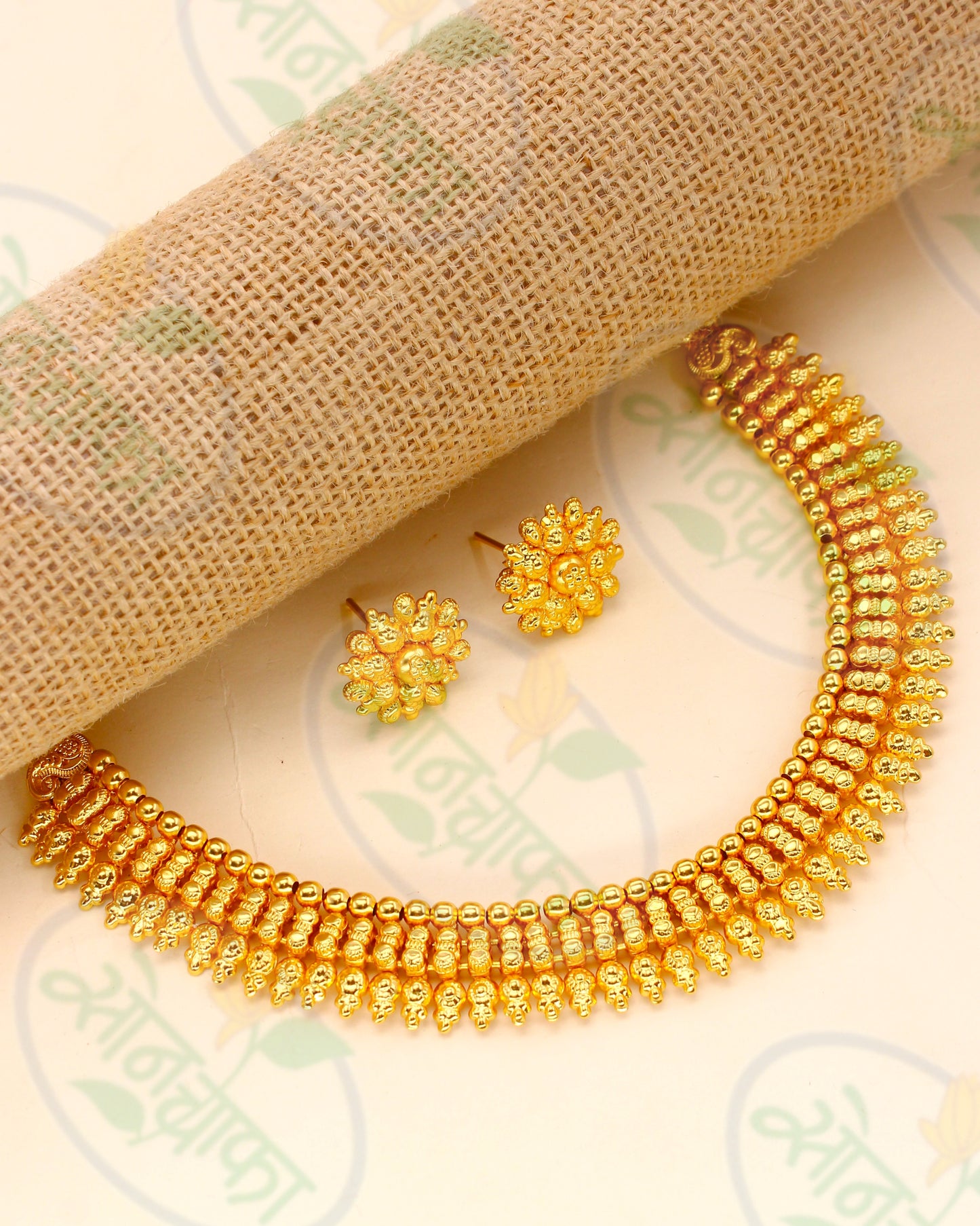 TRADITIONAL ANTIQUE NECKLACE