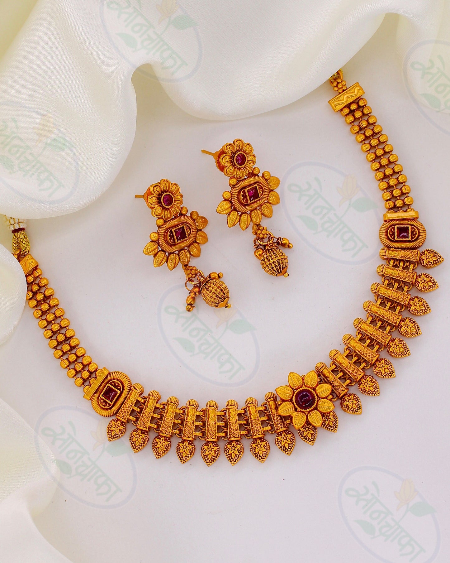 ARROW DESIGNER NECKLACE