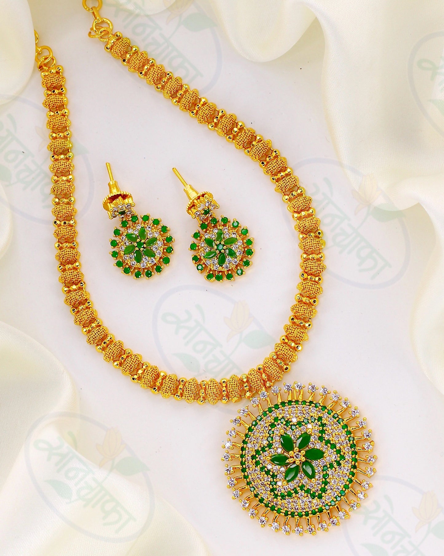 FLORET DESIGNER SURYA HAAR NECKLACE
