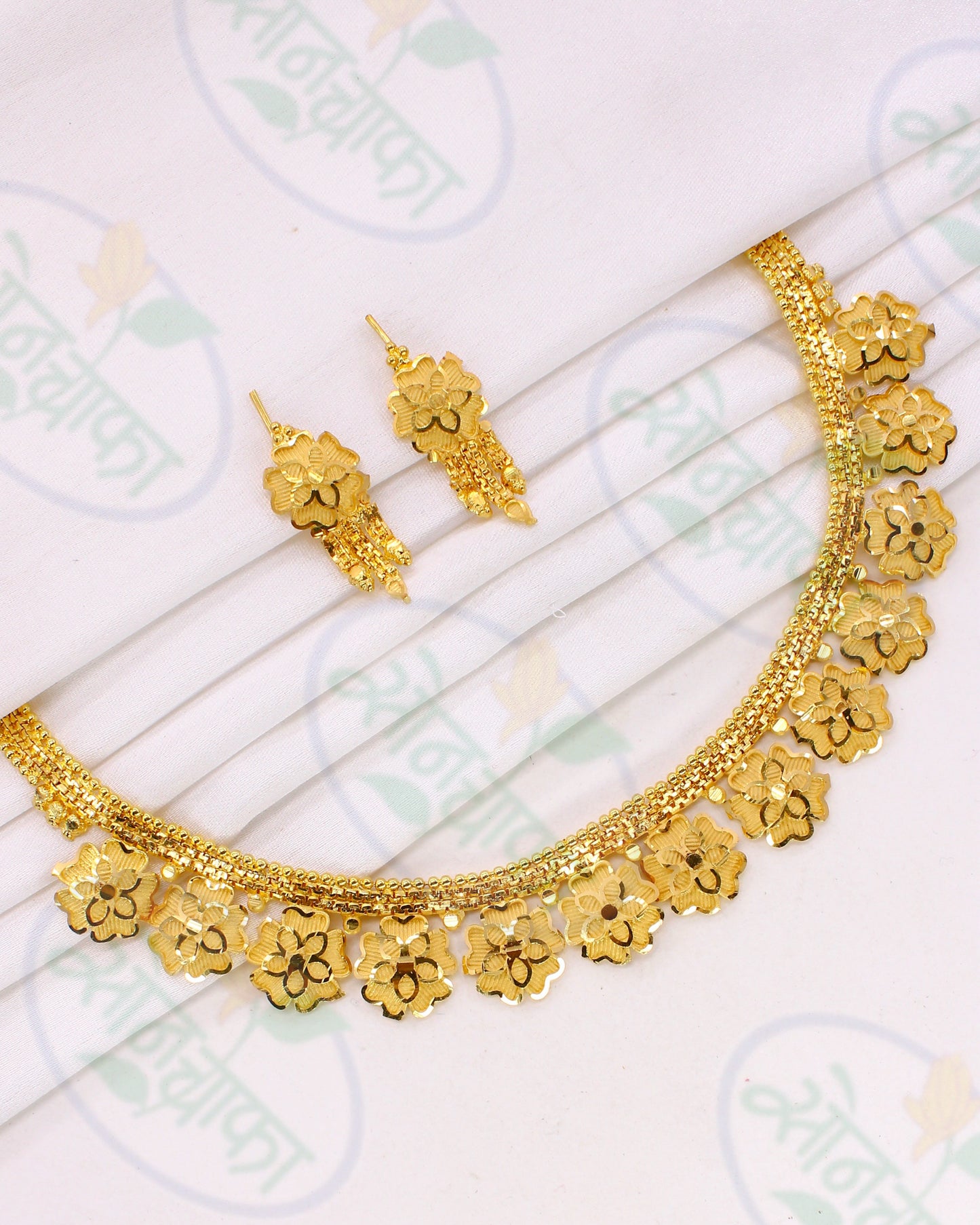 SPIRAL BLOOM GOLD NECKLACE
