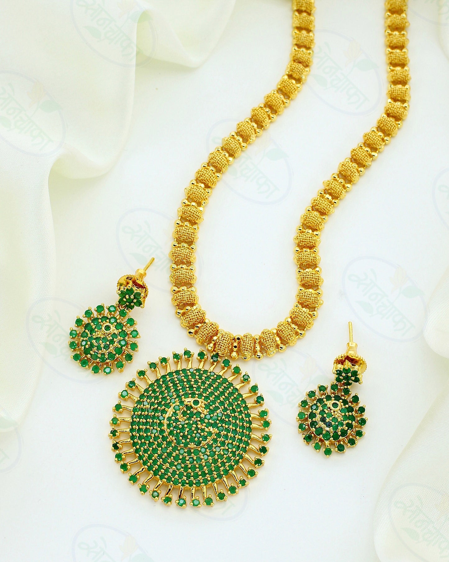 STUNNING SURYA HAAR