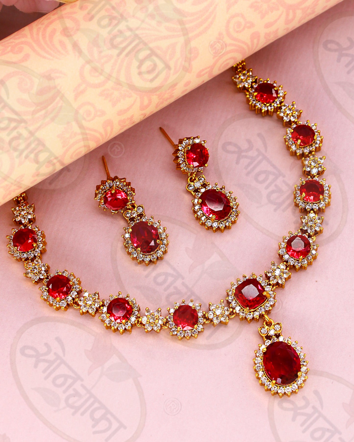CLASSICAL ANTIQUE NECKLACE