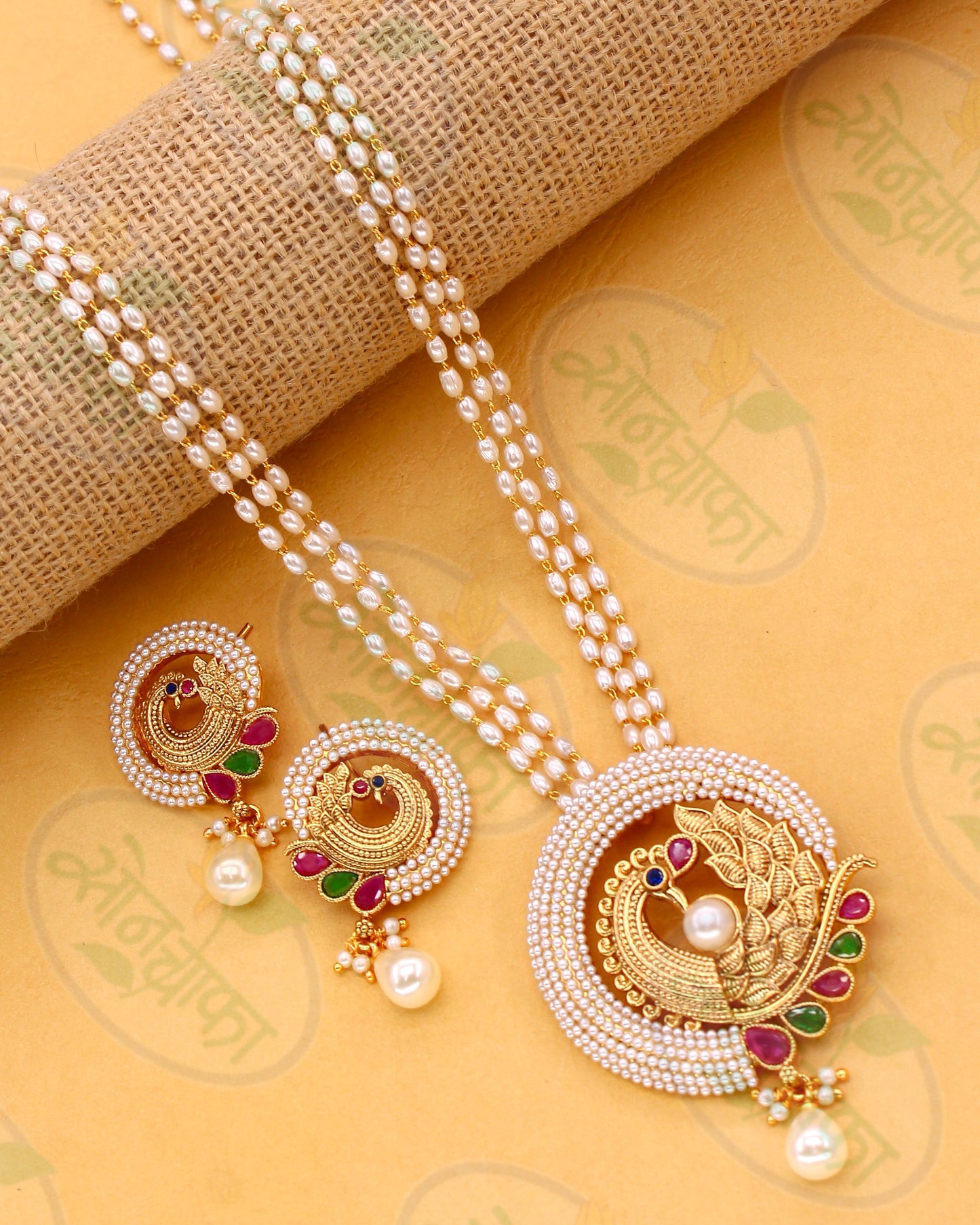 CLASSIC PEACOCOK NECKLACE